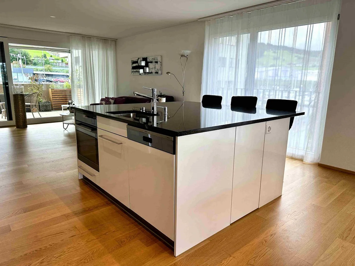 Ampio appartamento di 4,5 stanze in standard di proprietà - Foto 3 di 9