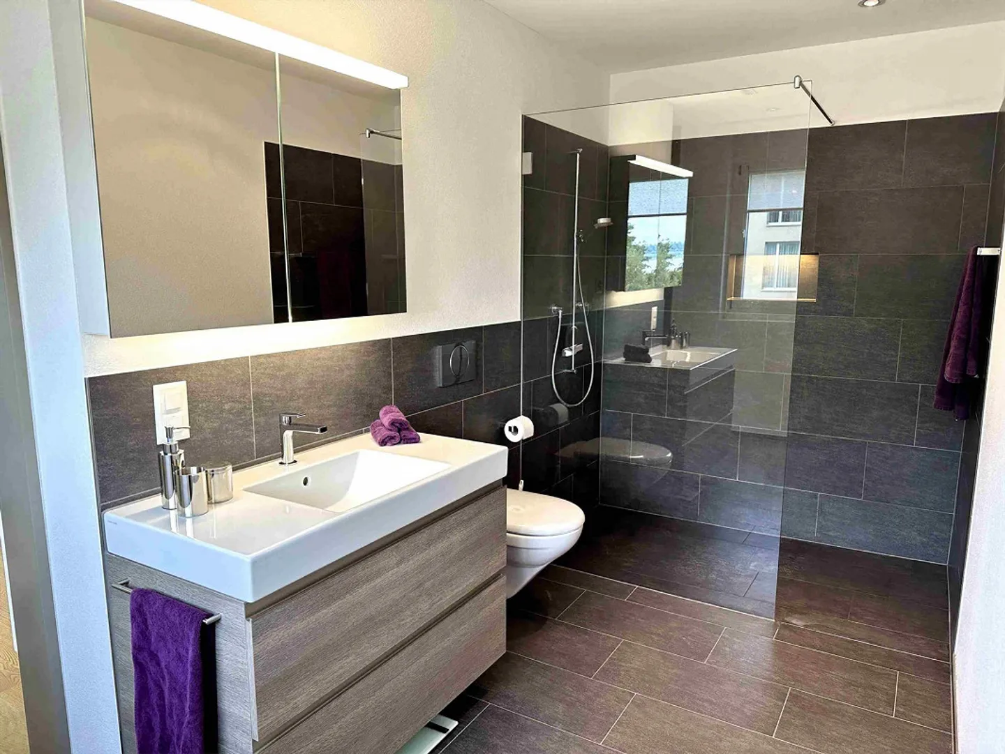 Ampio appartamento di 4,5 stanze in standard di proprietà - Foto 4 di 9