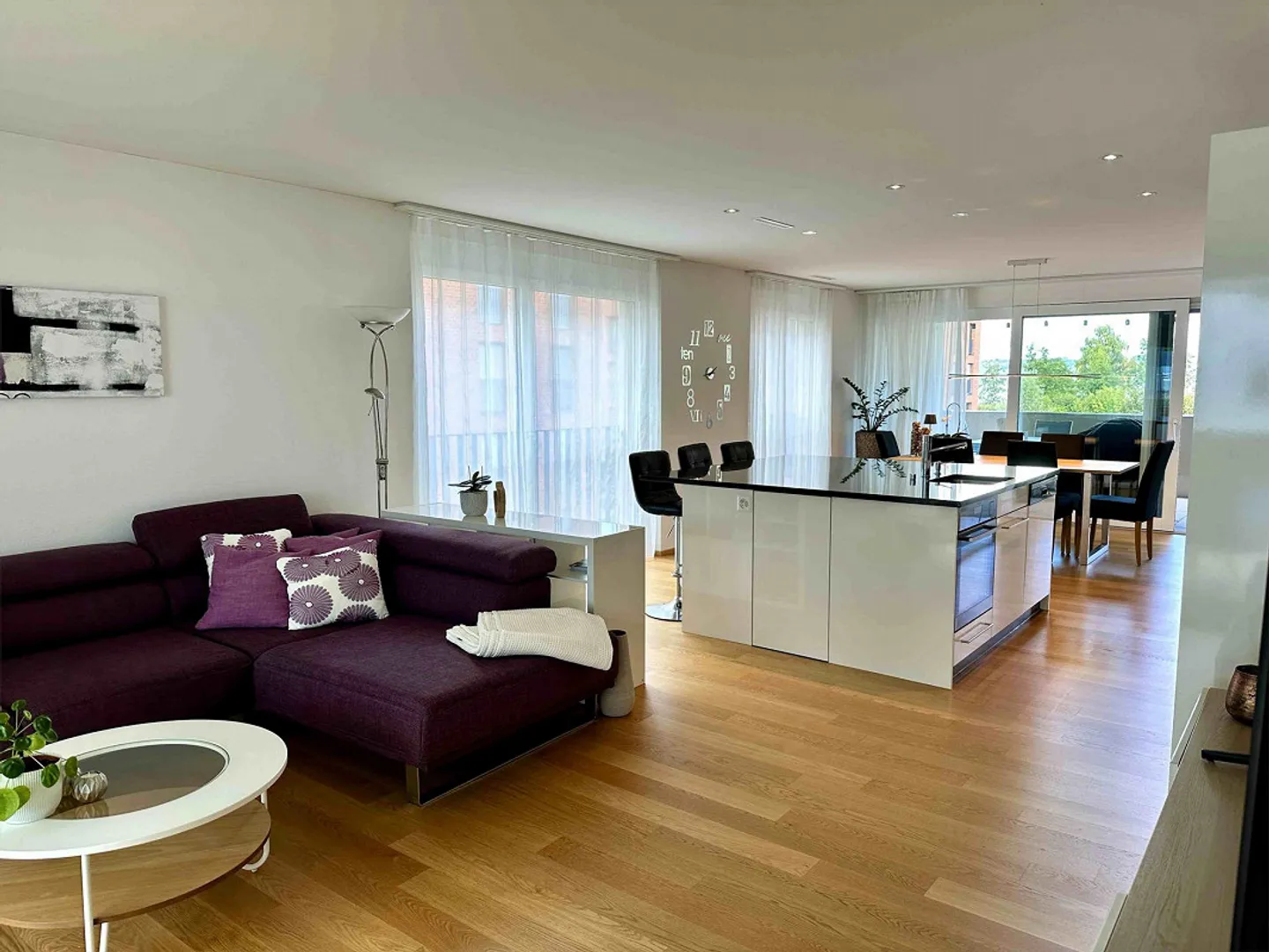 Ampio appartamento di 4,5 stanze in standard di proprietà - Foto 1 di 9