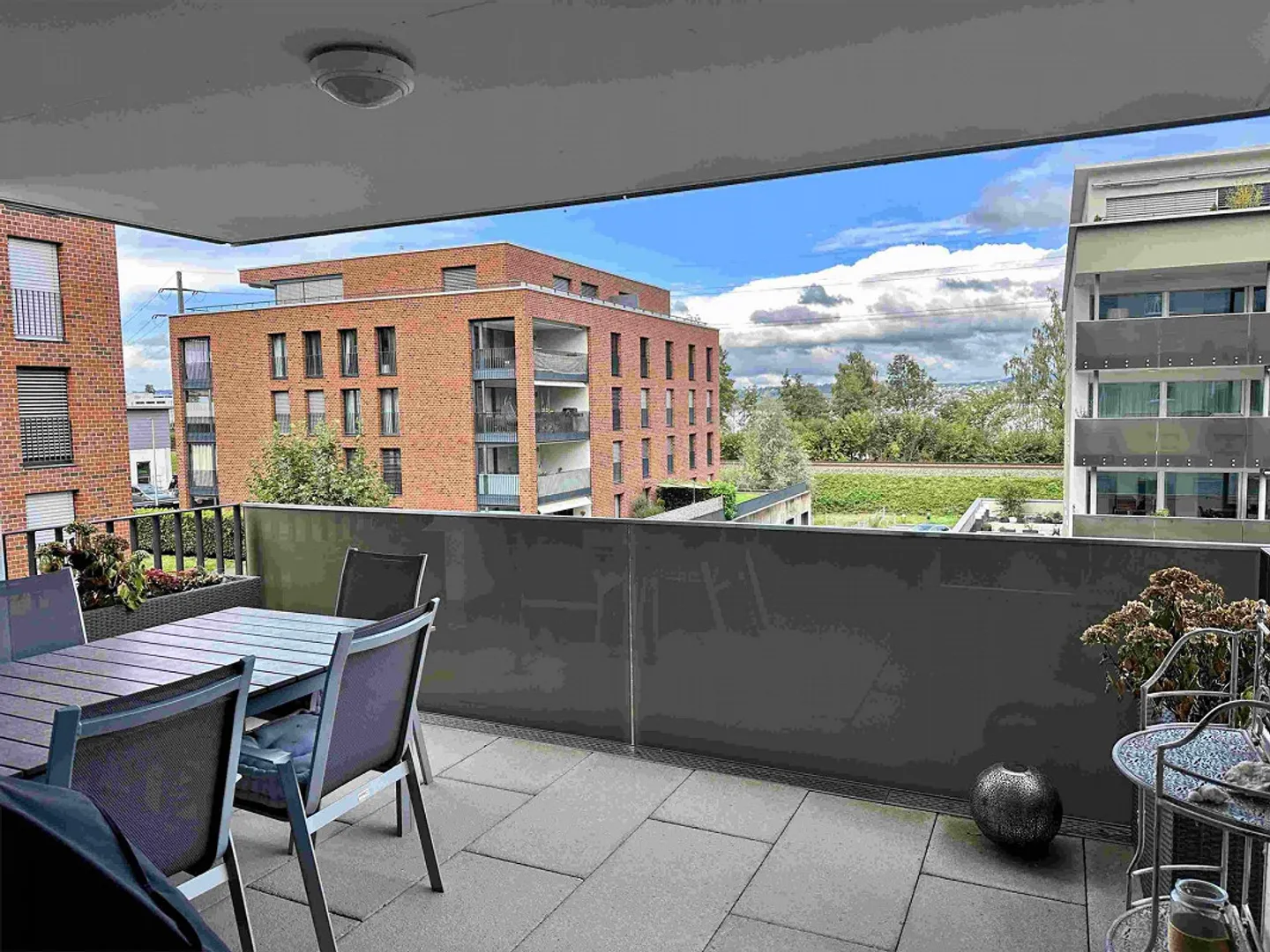 Ampio appartamento di 4,5 stanze in standard di proprietà - Foto 9 di 9