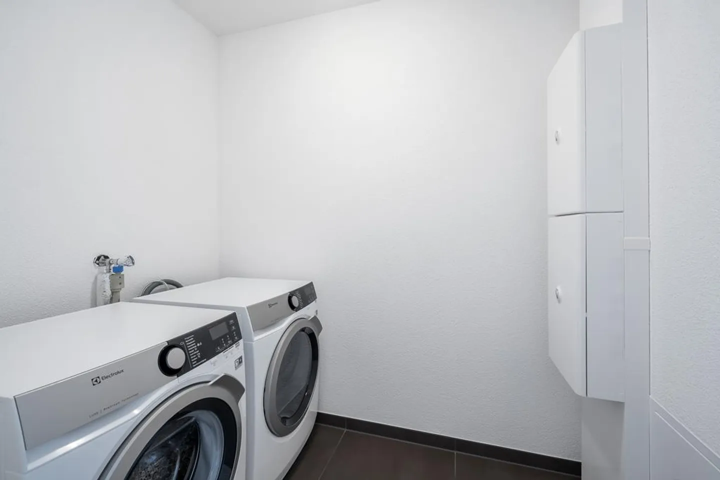 Grosse 2.5 Zimmer Wohnung mit Blick auf Bergpanorama - Foto 8 von 8