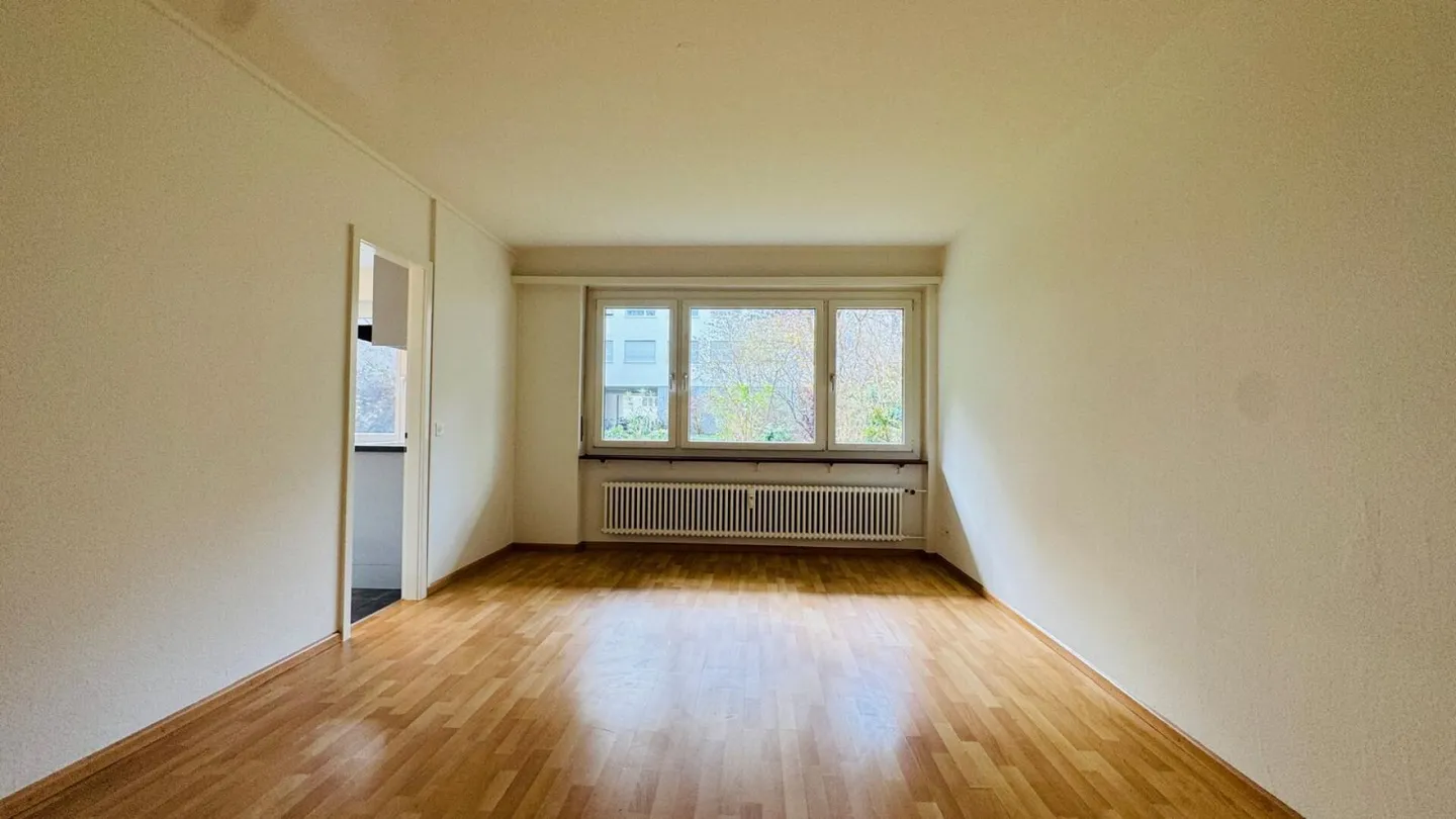 Well-maintained 1.5-room apartment in the rear building in a central location in Basel - Photo 3 of 4