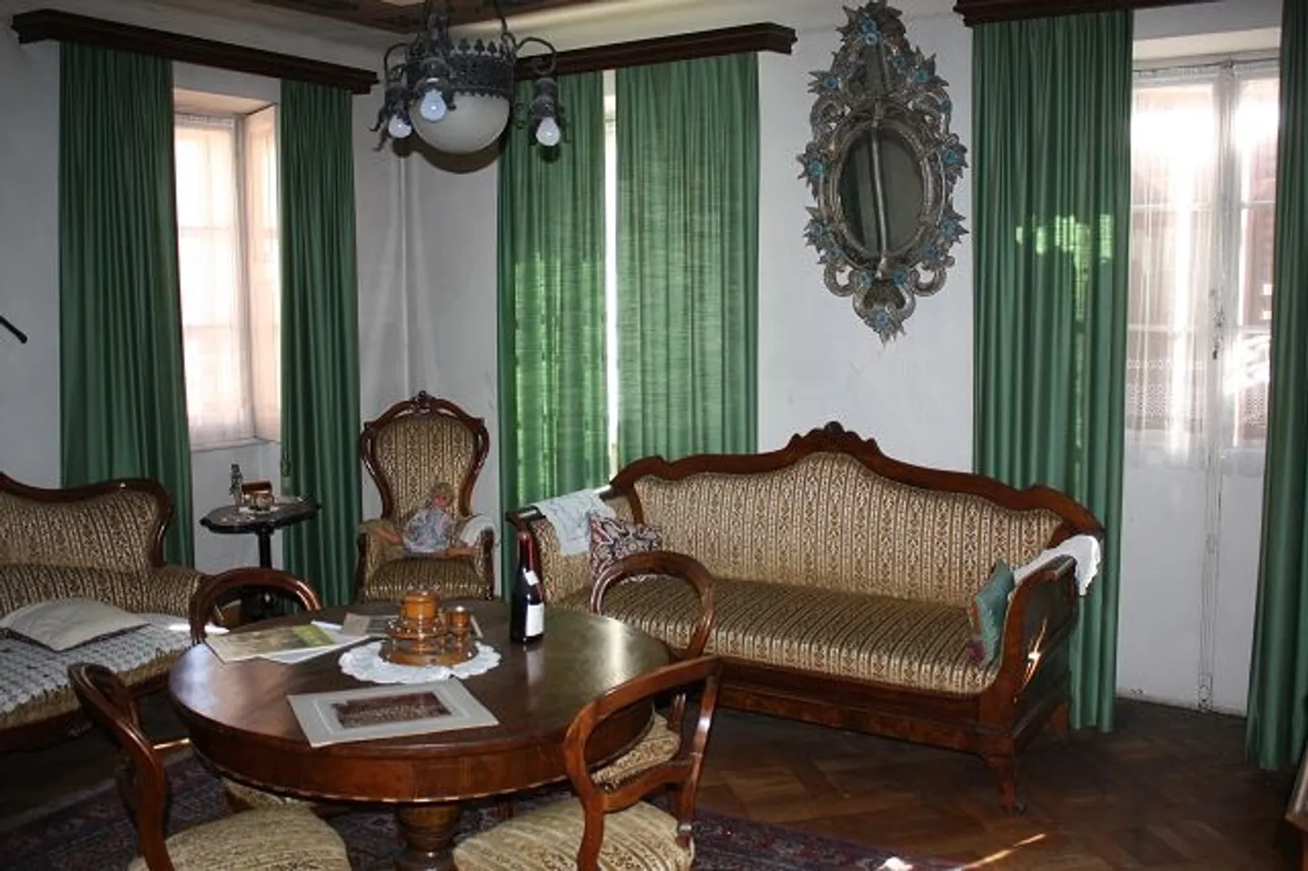 Maison de village de 12 pièces avec 2 magasins - Photo 3 sur 8