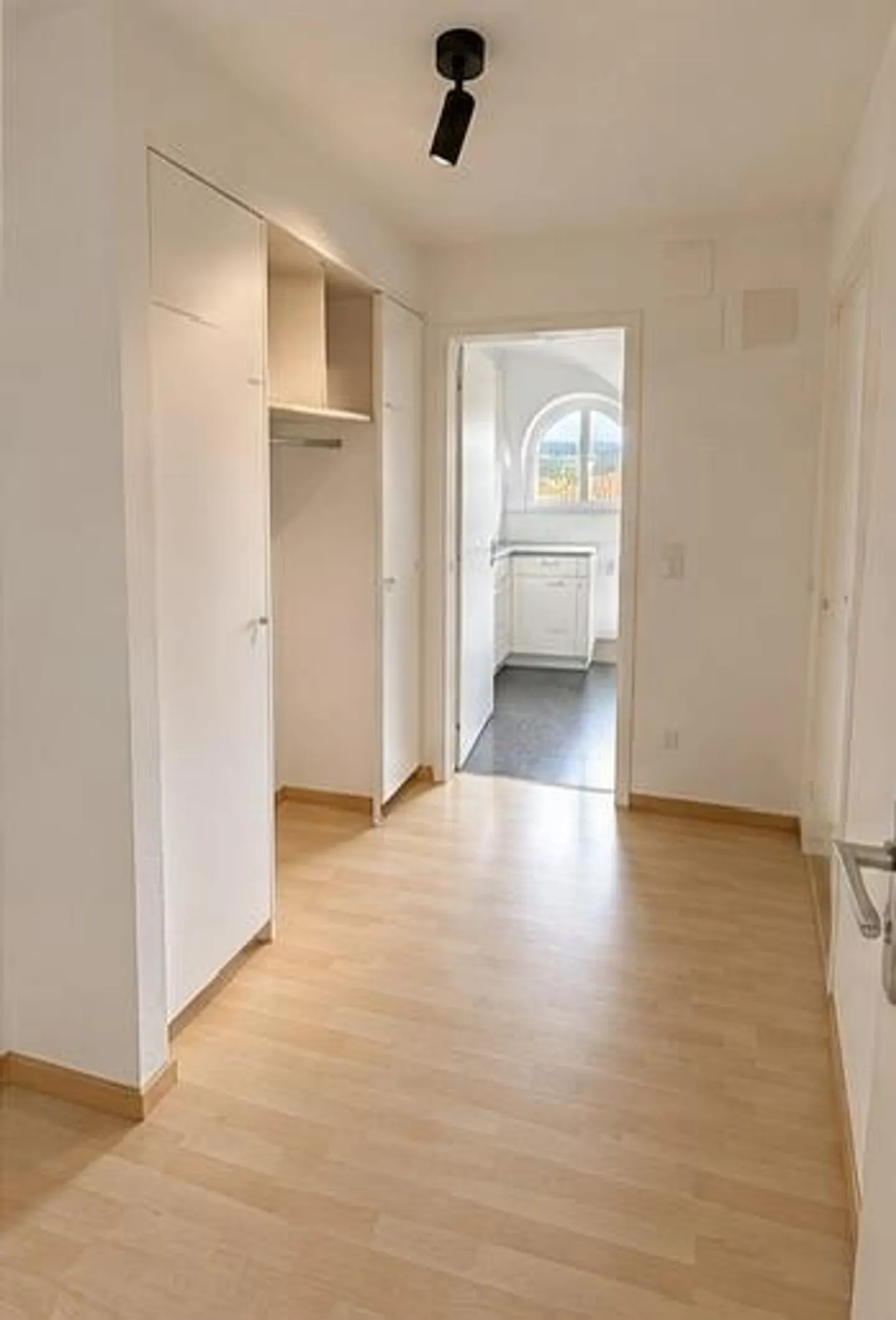 Incantevole appartamento mansardato 2.5 camere con bella vista - Foto 3 di 14