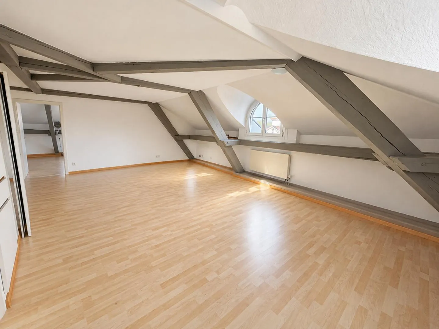 Incantevole appartamento mansardato 2.5 camere con bella vista - Foto 4 di 14
