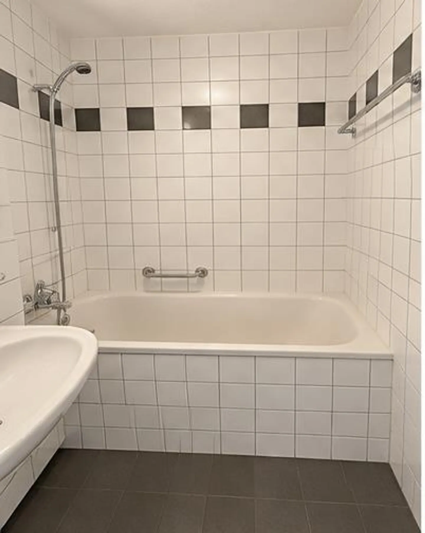 Incantevole appartamento mansardato 2.5 camere con bella vista - Foto 12 di 14