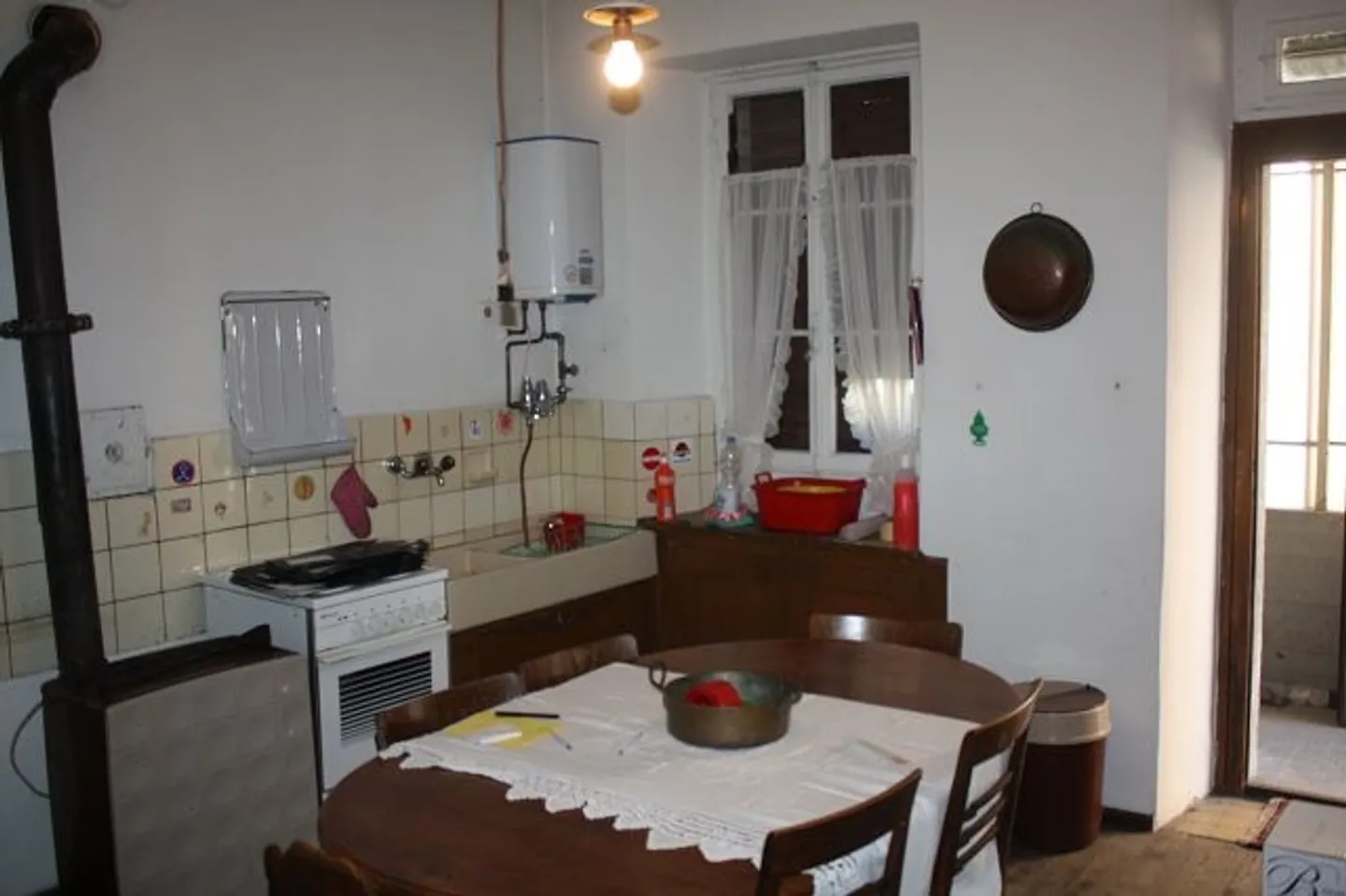 Maison de village de 12 pièces avec 2 magasins - Photo 2 sur 8