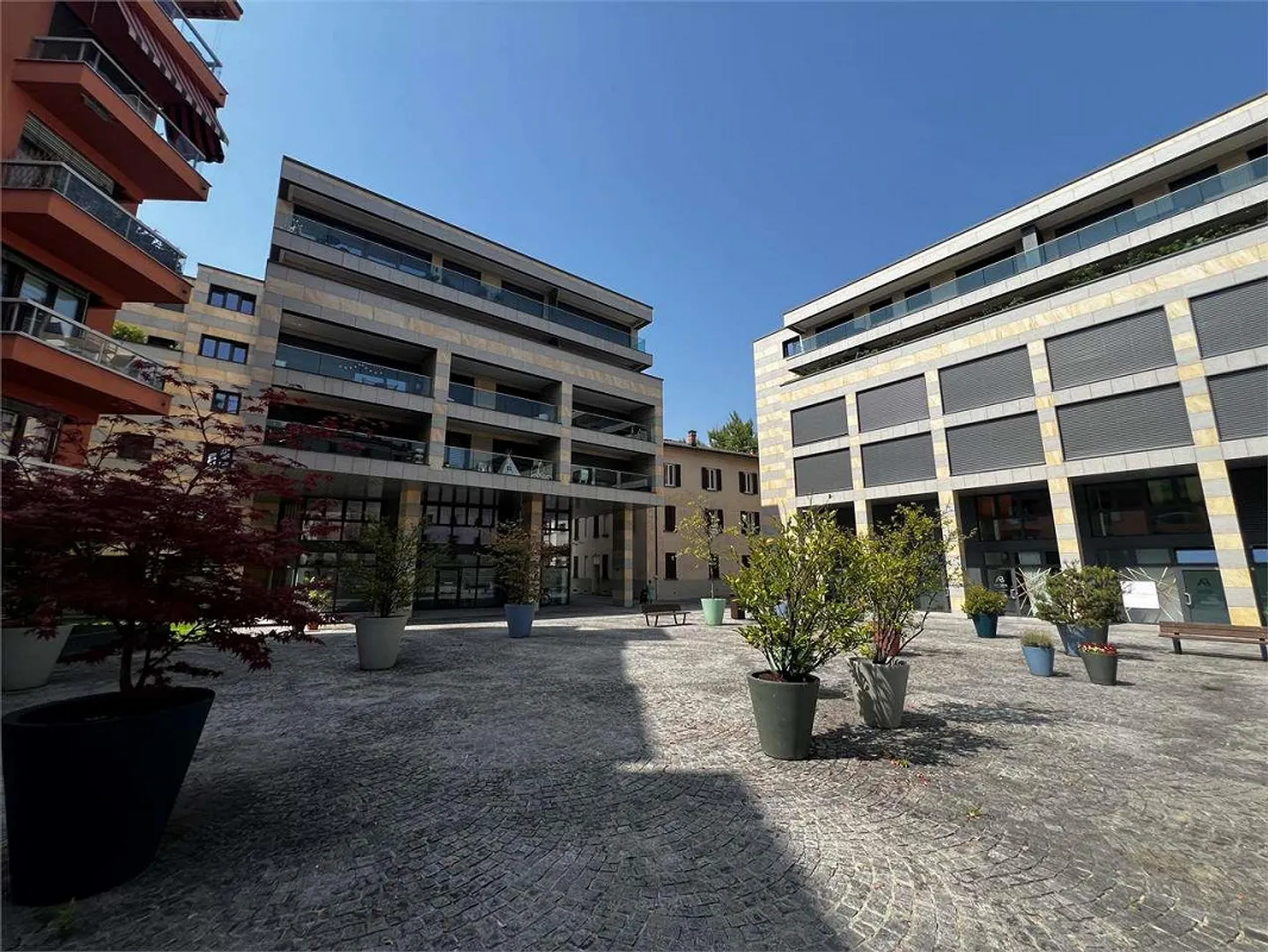 Massagno  Appartamento Arredato di 3.5 Locali con Vista Lago Parziale - Foto 1 di 9