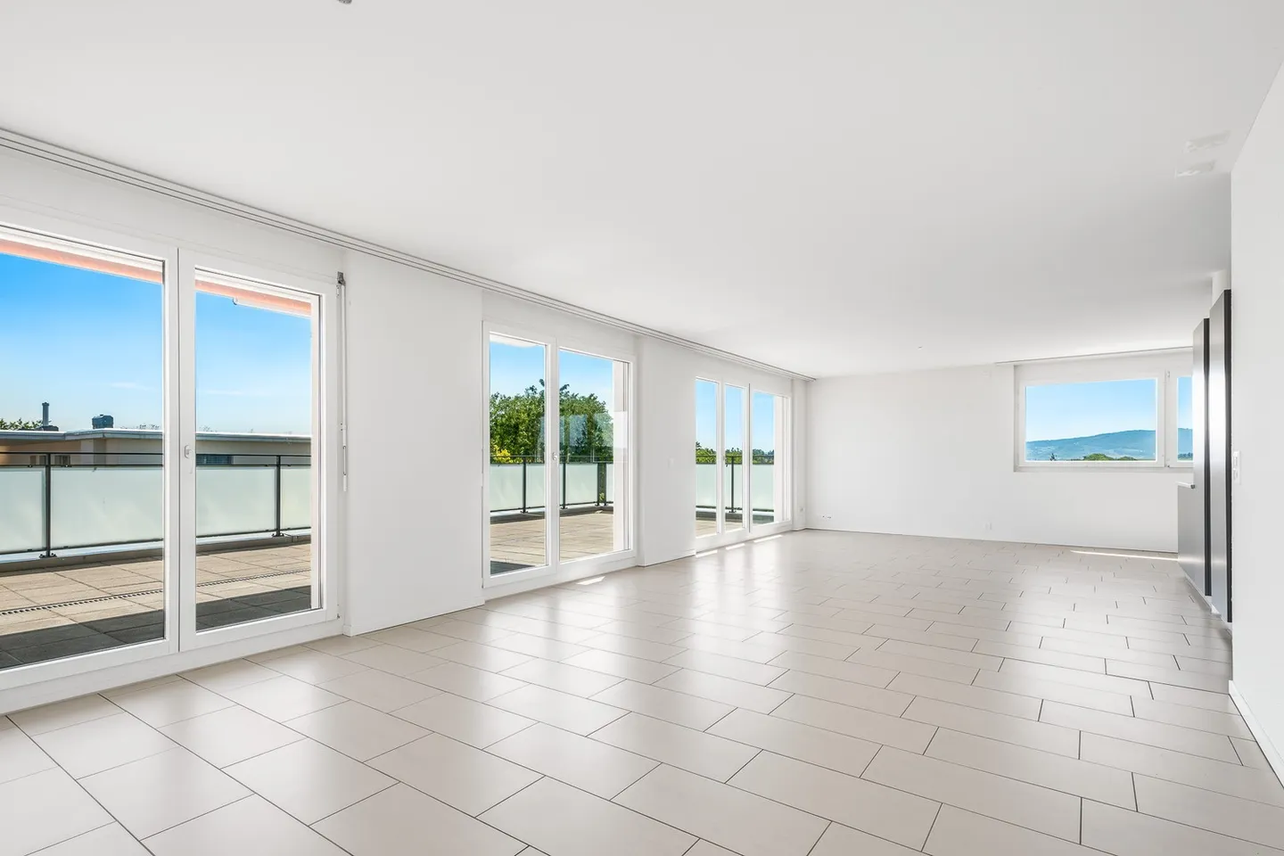 Traumhafte Attika-Wohnung mit Terrasse - Foto 4 von 13