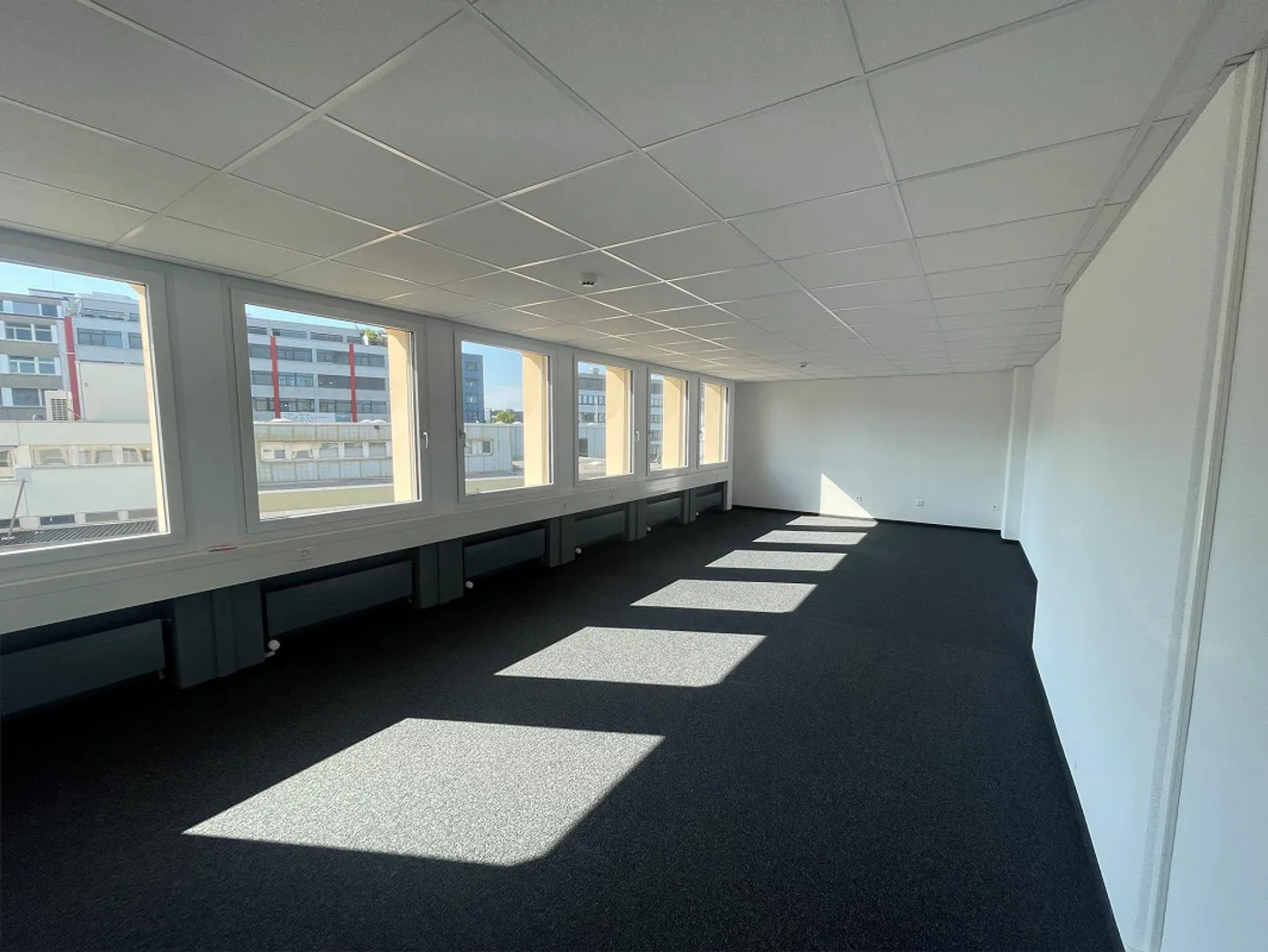 Il tuo nuovo ufficio in una posizione attraente - Foto 3 di 3