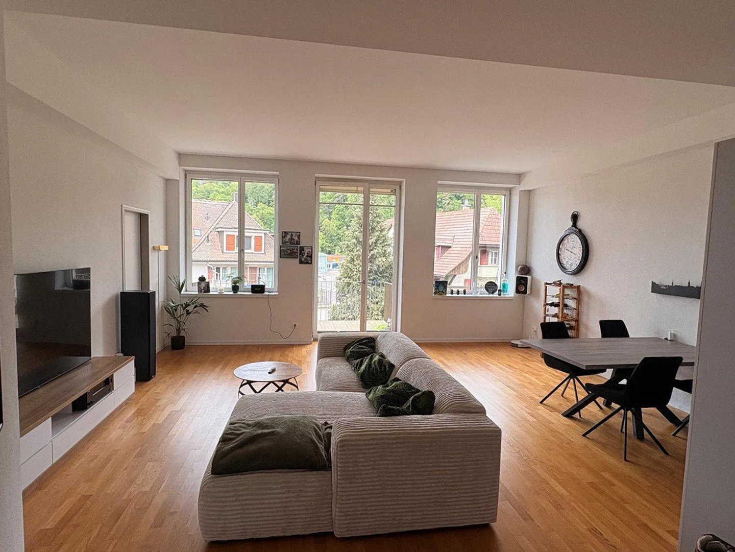 Ampio appartamento di 2,5 stanze in stile loft nel cuore di Laupen - Foto 3 di 8