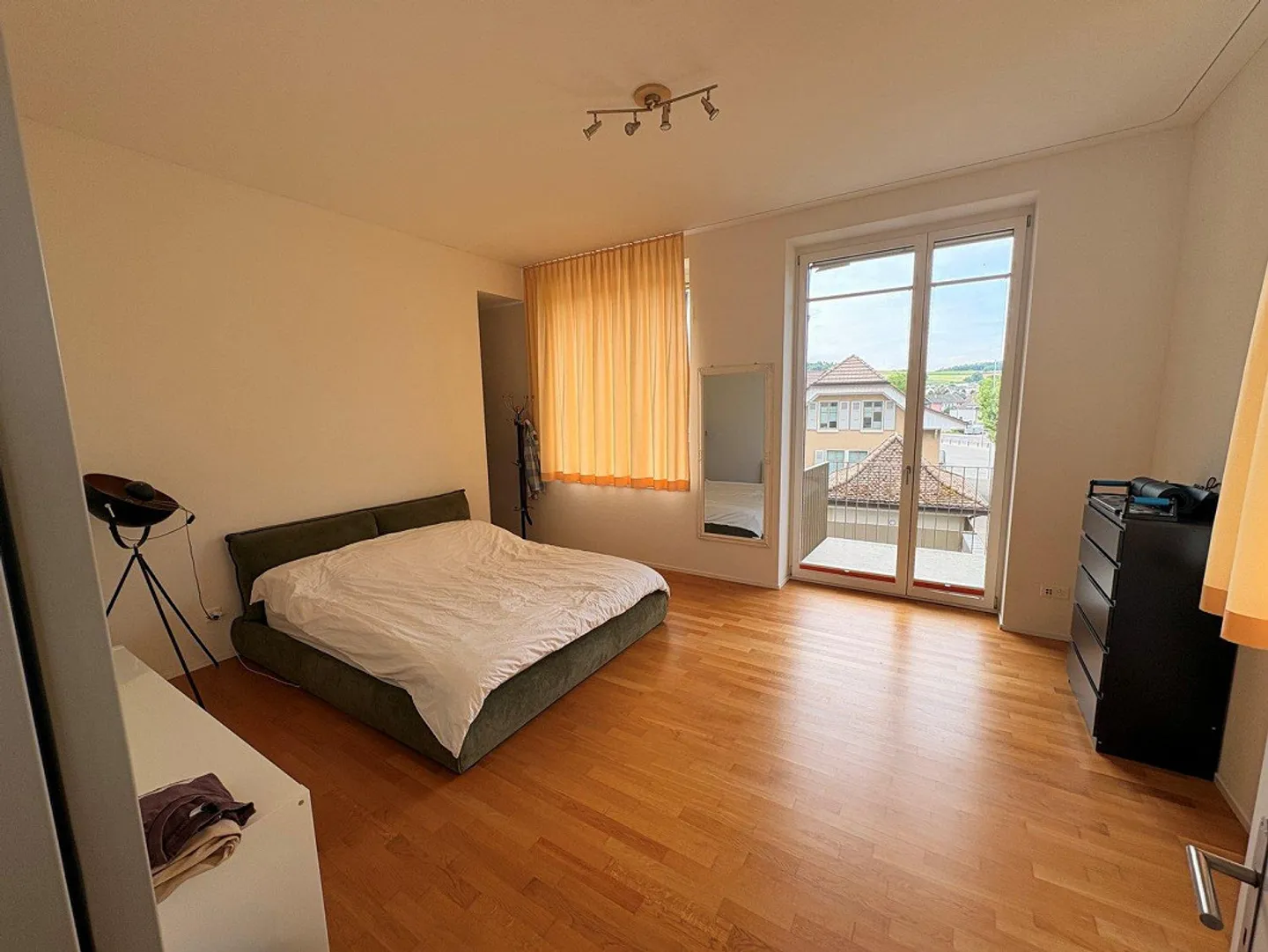 Ampio appartamento di 2,5 stanze in stile loft nel cuore di Laupen - Foto 6 di 8