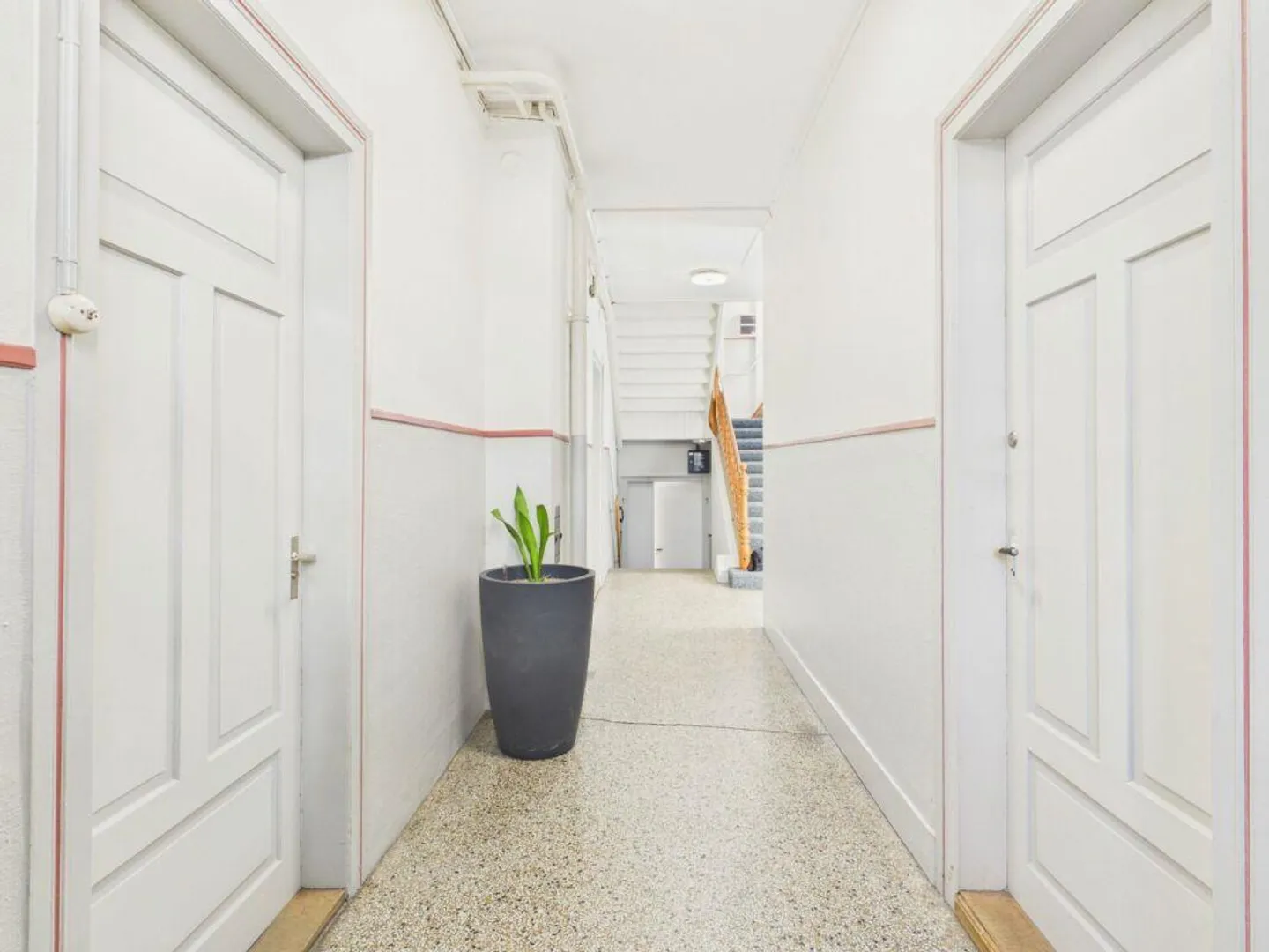Work in a prime location - flexible 3-room space directly at the train station - Photo 7 of 10