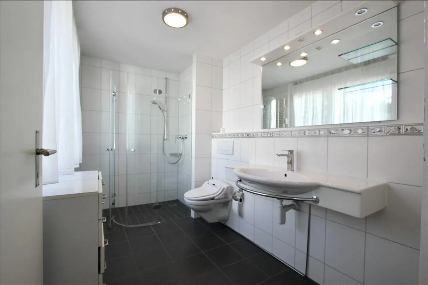 Modern 5.5-Room Single-Family House with Garden - Photo 12 of 15