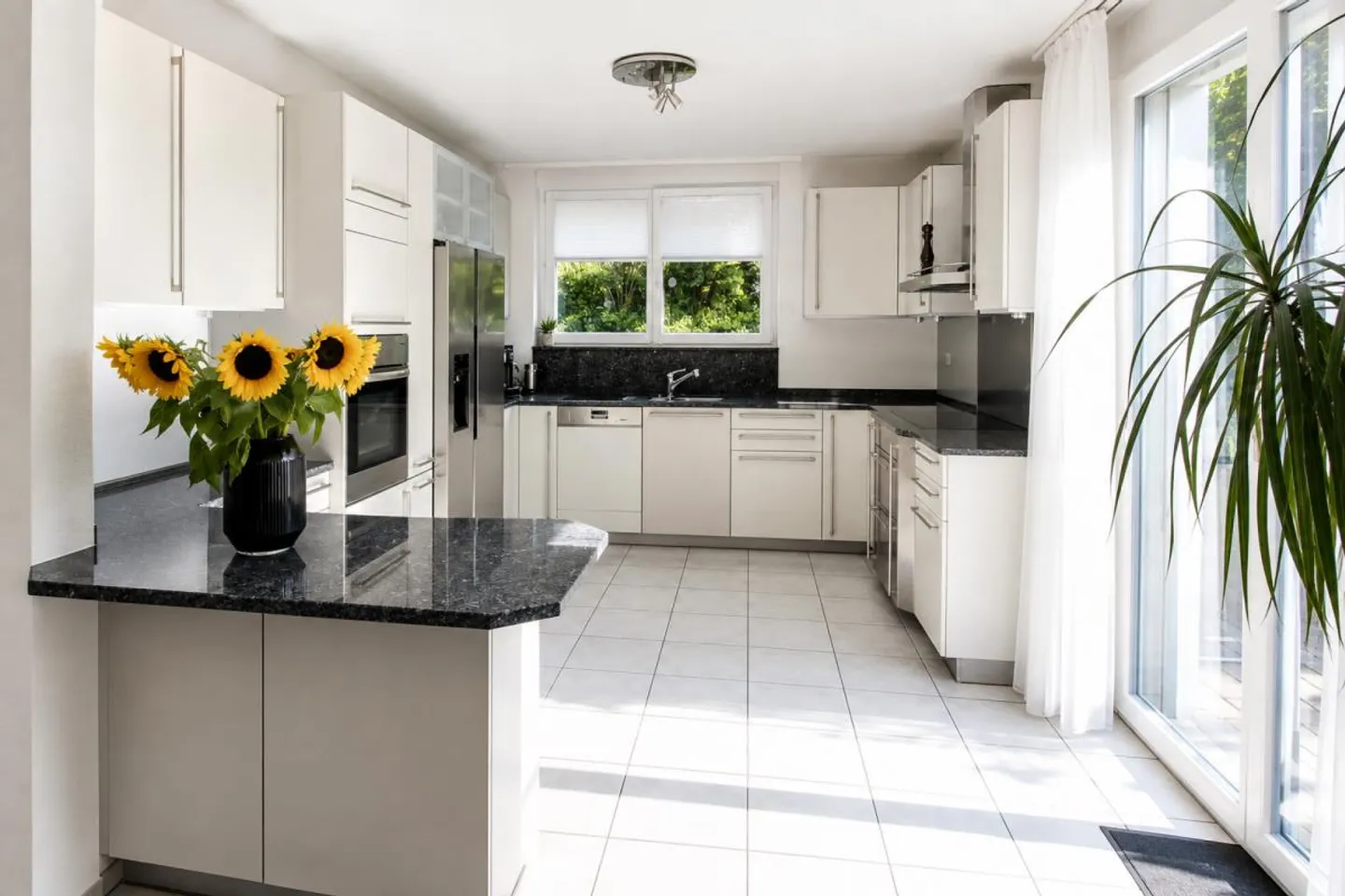 Modern 5.5-Room Single-Family House with Garden - Photo 3 of 15