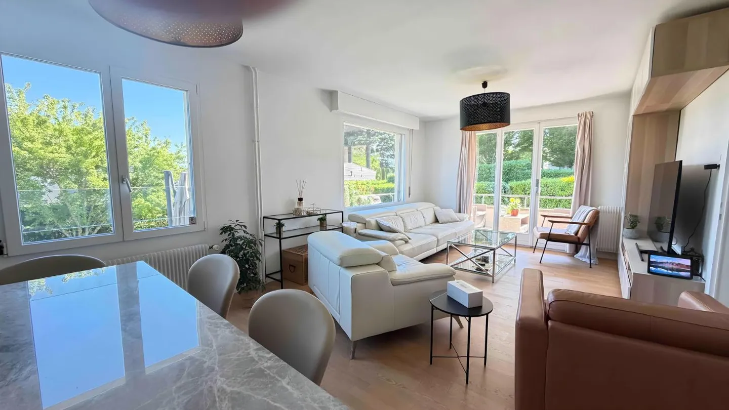 In affitto – Villa indipendente 4,5 locali con giardino, terrazza e vista lago – Aubonne - Foto 3 di 11