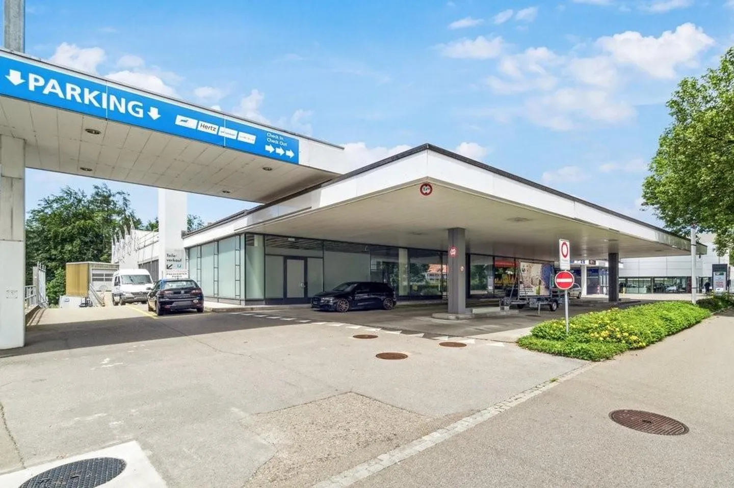Spazio commerciale in posizione privilegiata accanto alla stazione di servizio Etzelpark in affitto - Foto 1 di 7