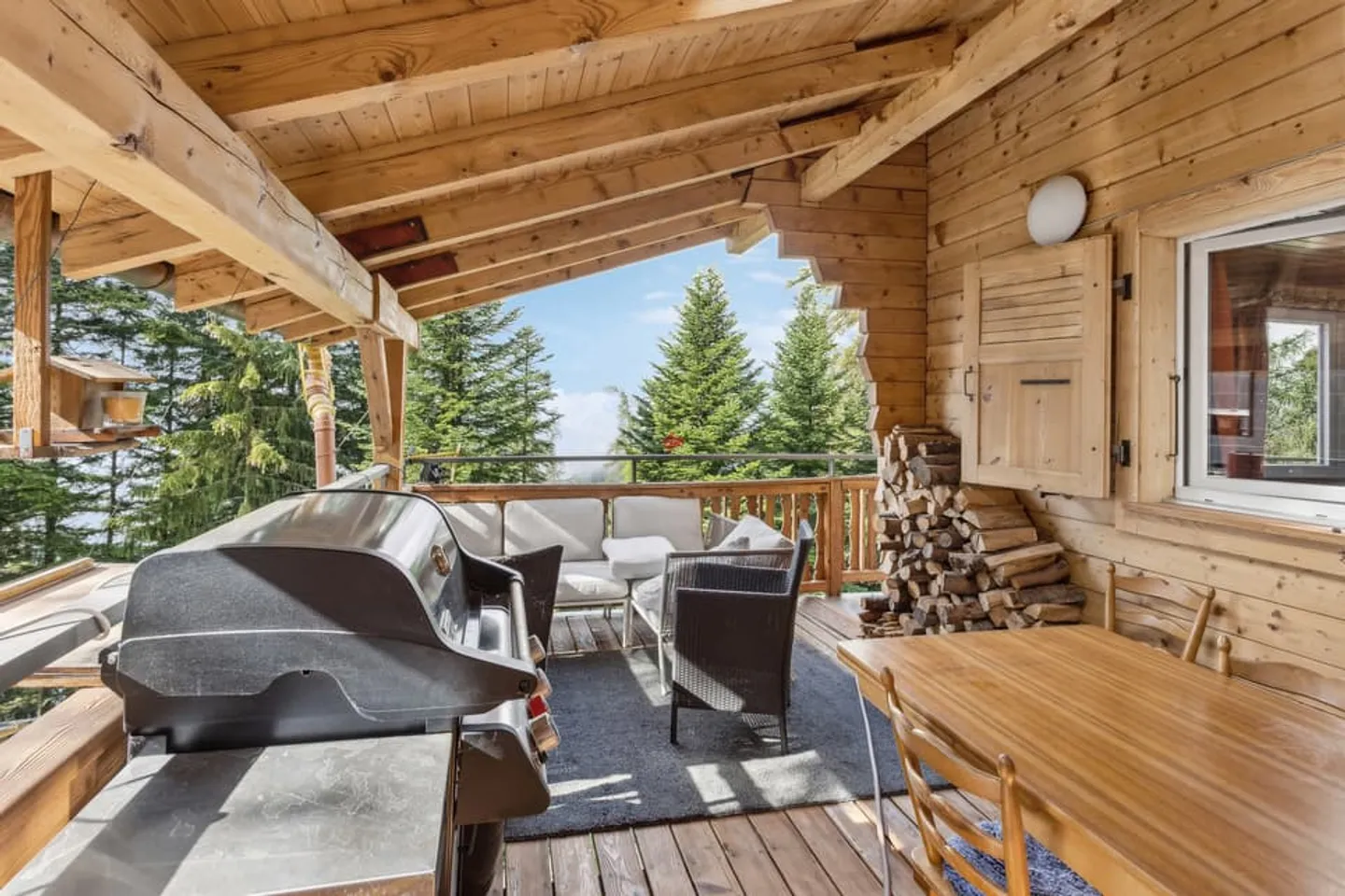 Wunderschönes Chalet mit 2 Wohnungen auf einem 1000 m² großen Grundstück - Foto 3 von 6
