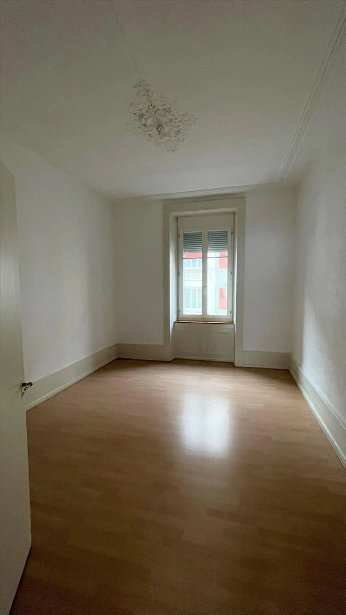 St-Imier, beautiful 3-room apartment with fitted kitchen - Photo 3 of 5