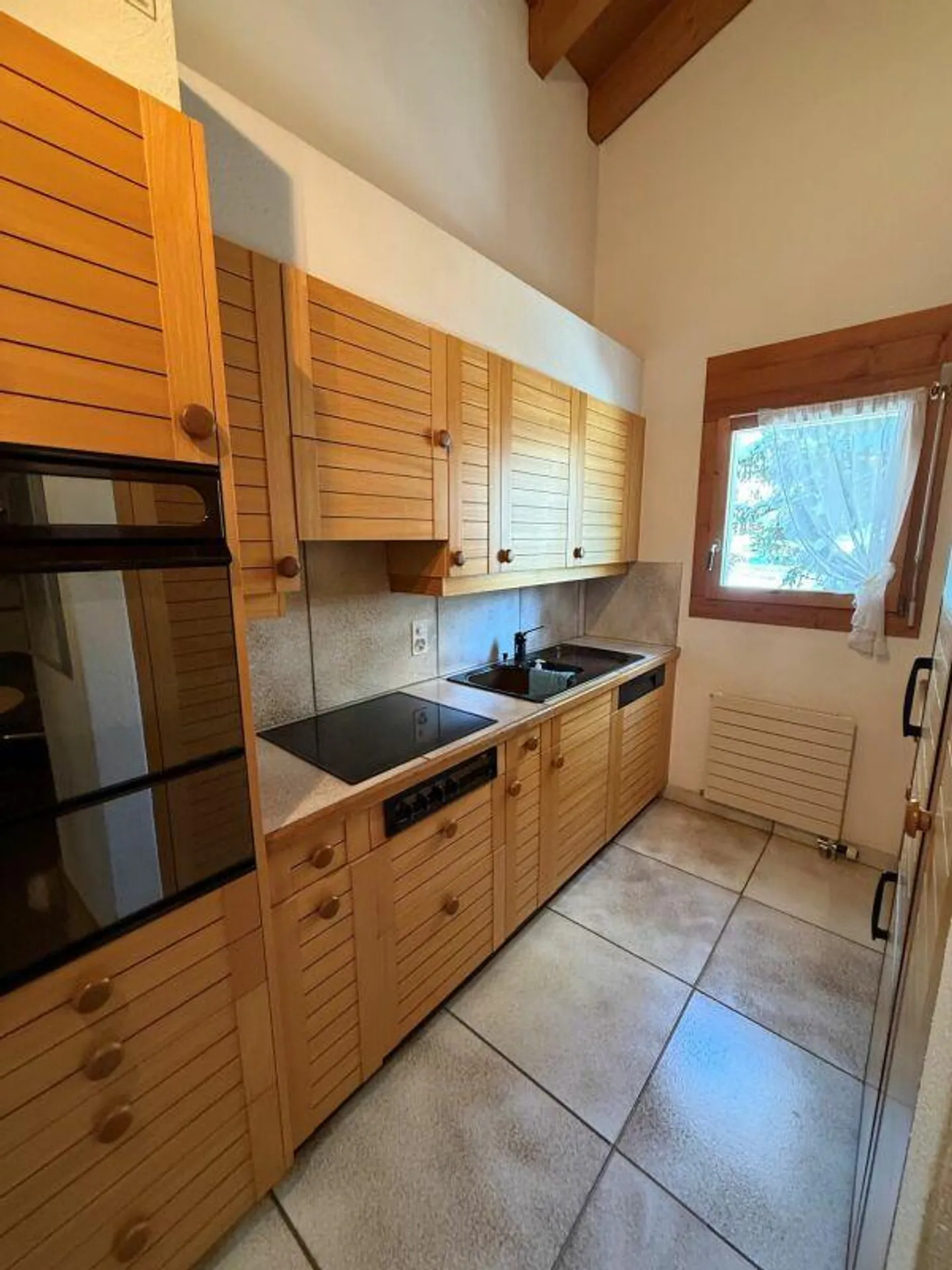 Sunny 5.5 Room Apartment in a Quiet Location - Photo 11 of 15