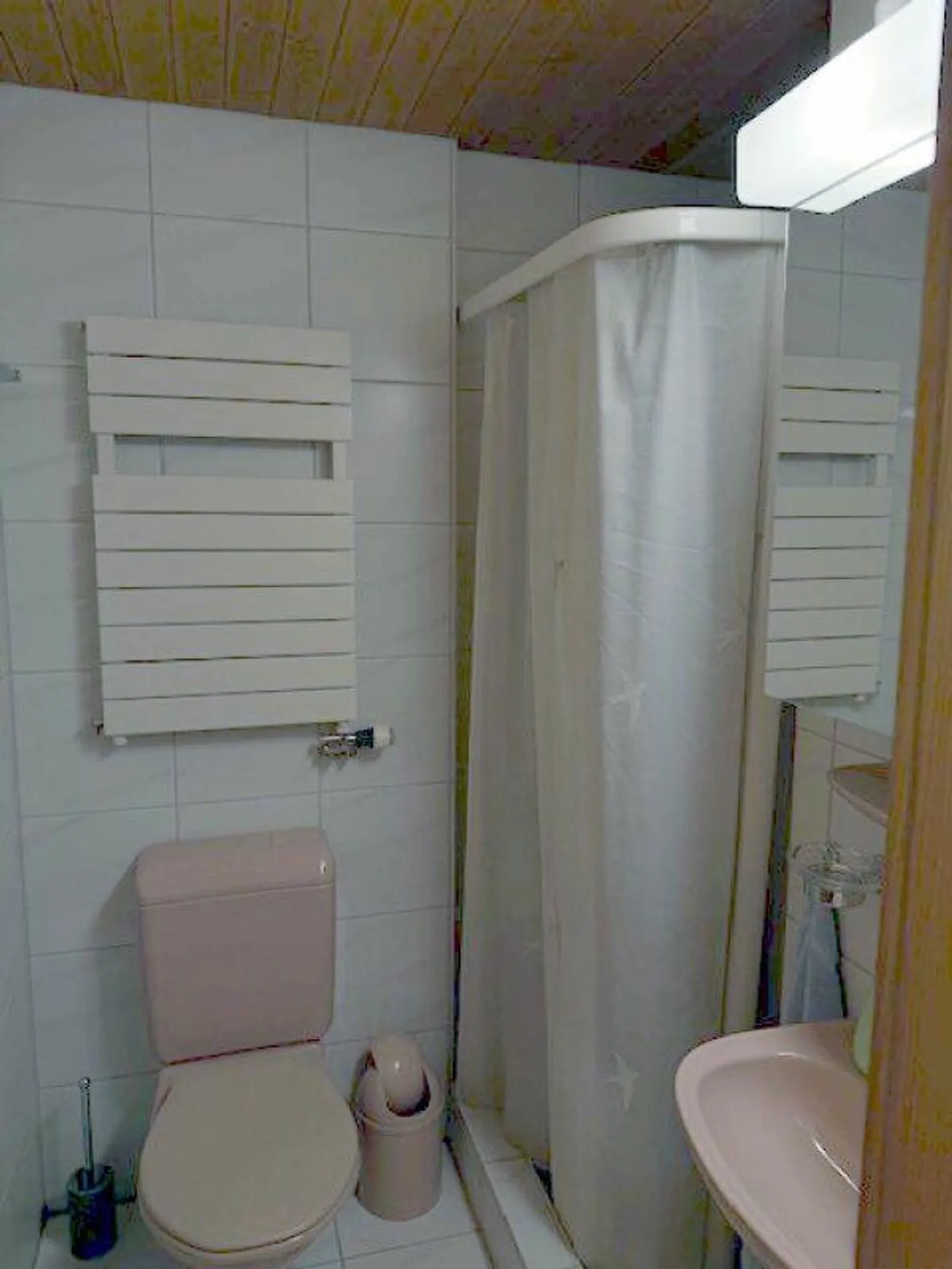 Sunny 5.5 Room Apartment in a Quiet Location - Photo 13 of 15