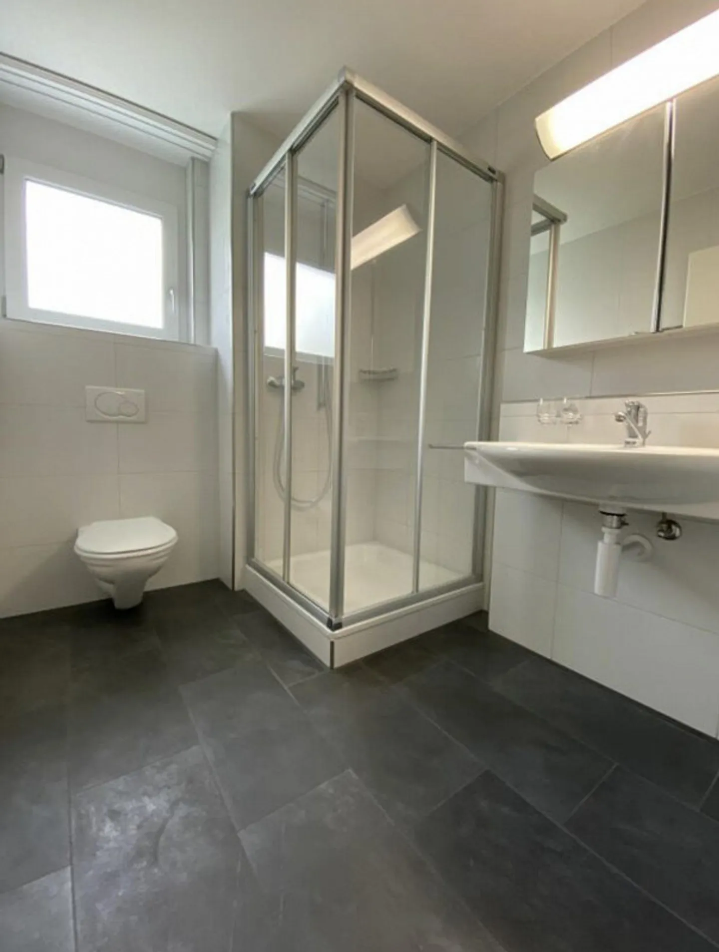 Sous-locataire à partir du 01.02.2026 Appartement moderne de 4,5 pièces avec grand balcon - Photo 5 sur 10