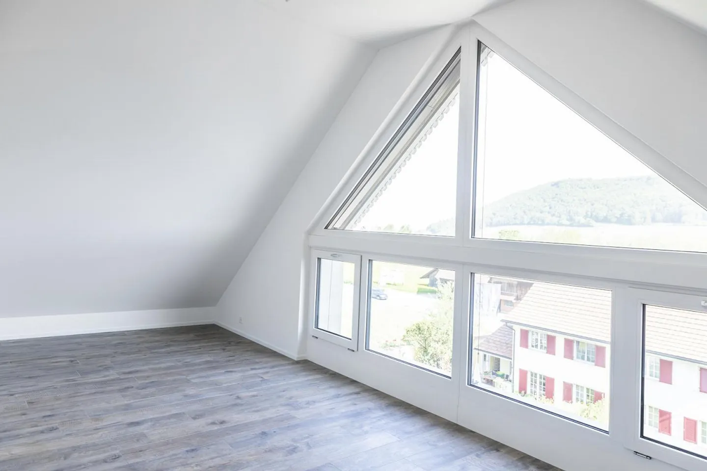 Beautiful bright apartment with a view of greenery - Photo 7 of 11