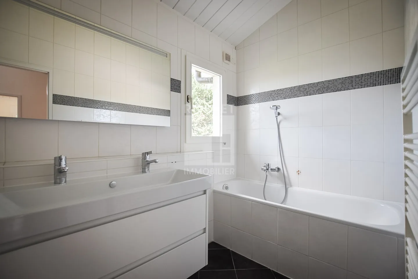 Villa mitoyenne de 5 pièces - Photo 8 sur 9