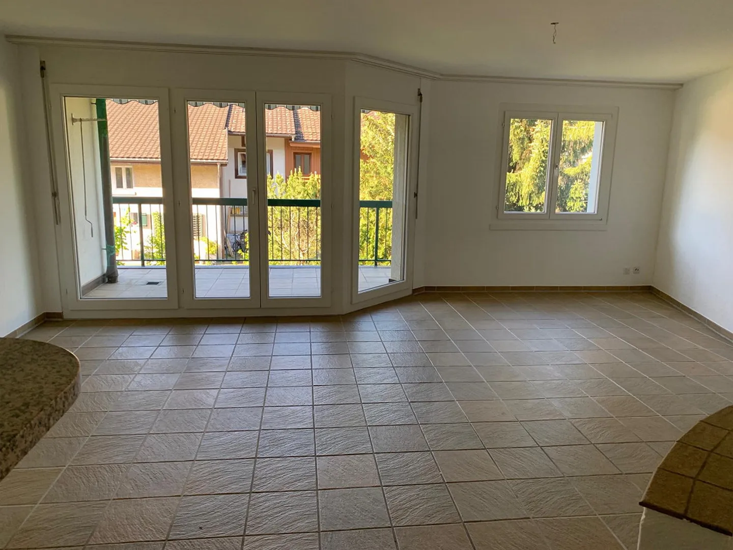 Vivre dans un superbe appartement en duplex avec espace jardin et balcon - Photo 3 sur 9