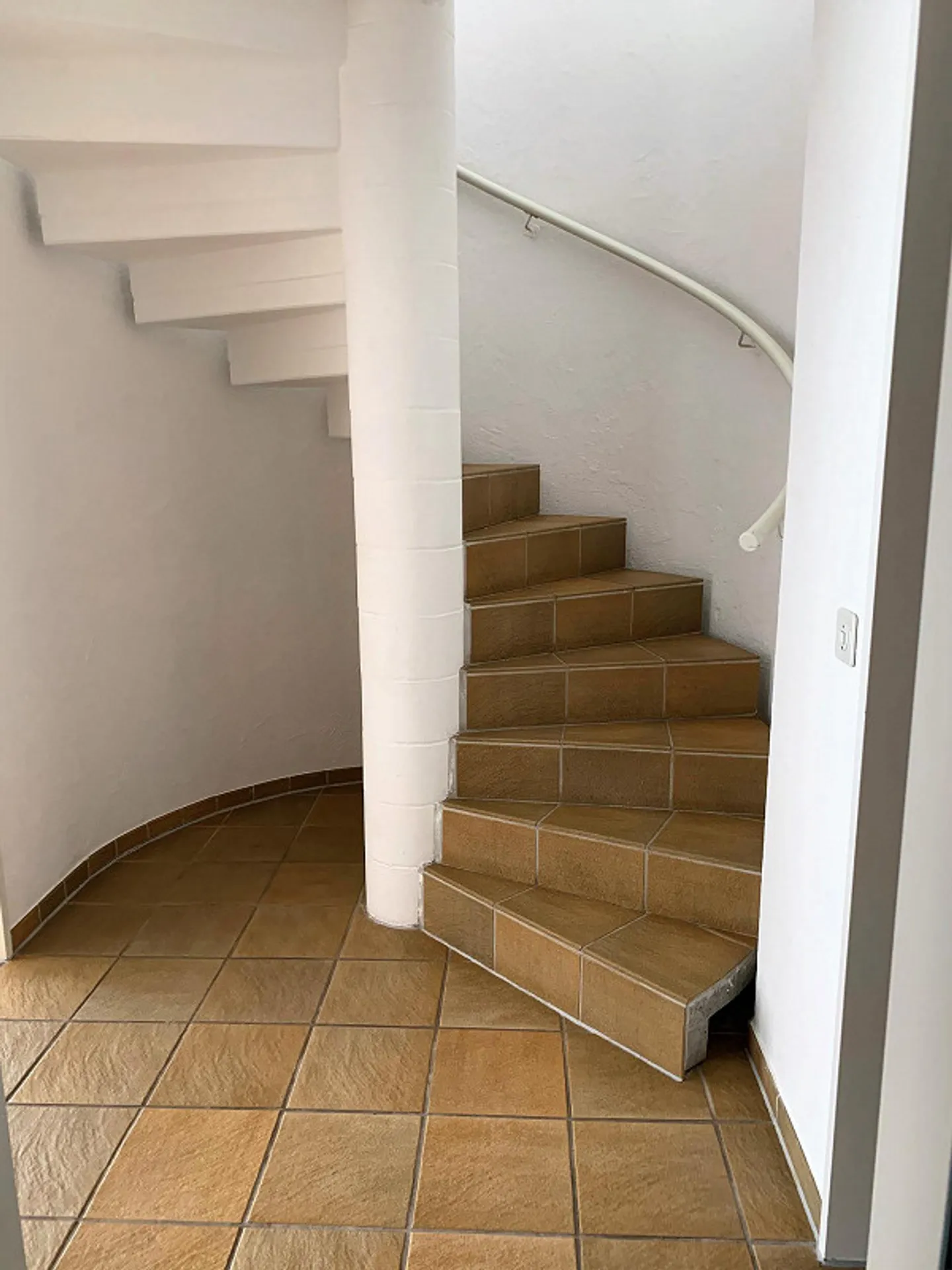 Vivre dans un superbe appartement en duplex avec espace jardin et balcon - Photo 5 sur 9