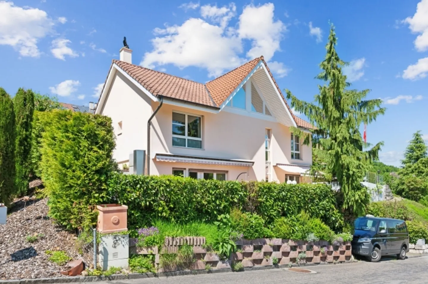 Maison individuelle moderne de 6,5 pièces avec vue panoramique impressionnante - Photo 1 sur 13