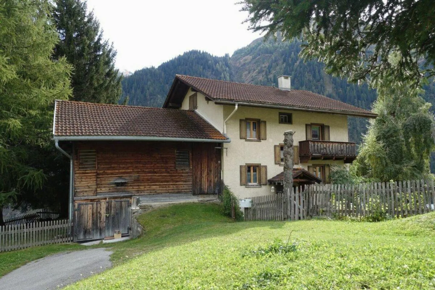 Casa unifamiliare con stalla a Vrin - Foto 1 di 5