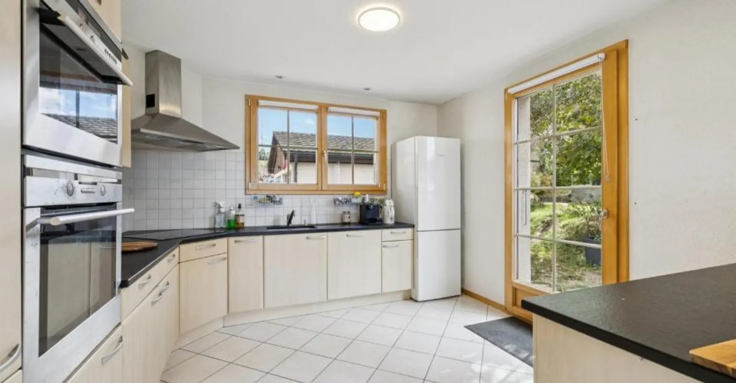 Maison individuelle de 5.5 pièces avec grand sous-sol et une parcelle - Foto 3 di 12