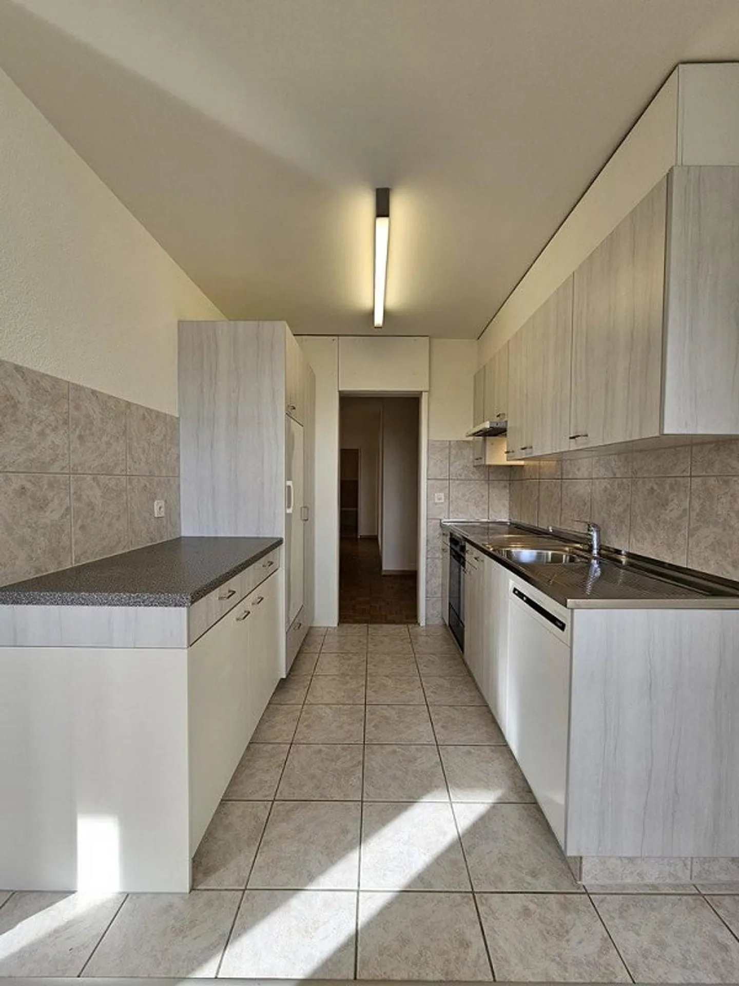 Geräumige Wohnung in ruhiger Lage - Foto 3 von 12