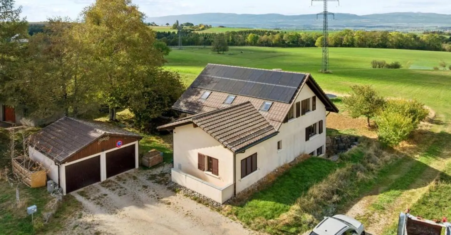 Maison individuelle de 5.5 pièces avec grand sous-sol et une parcelle - Foto 2 di 12