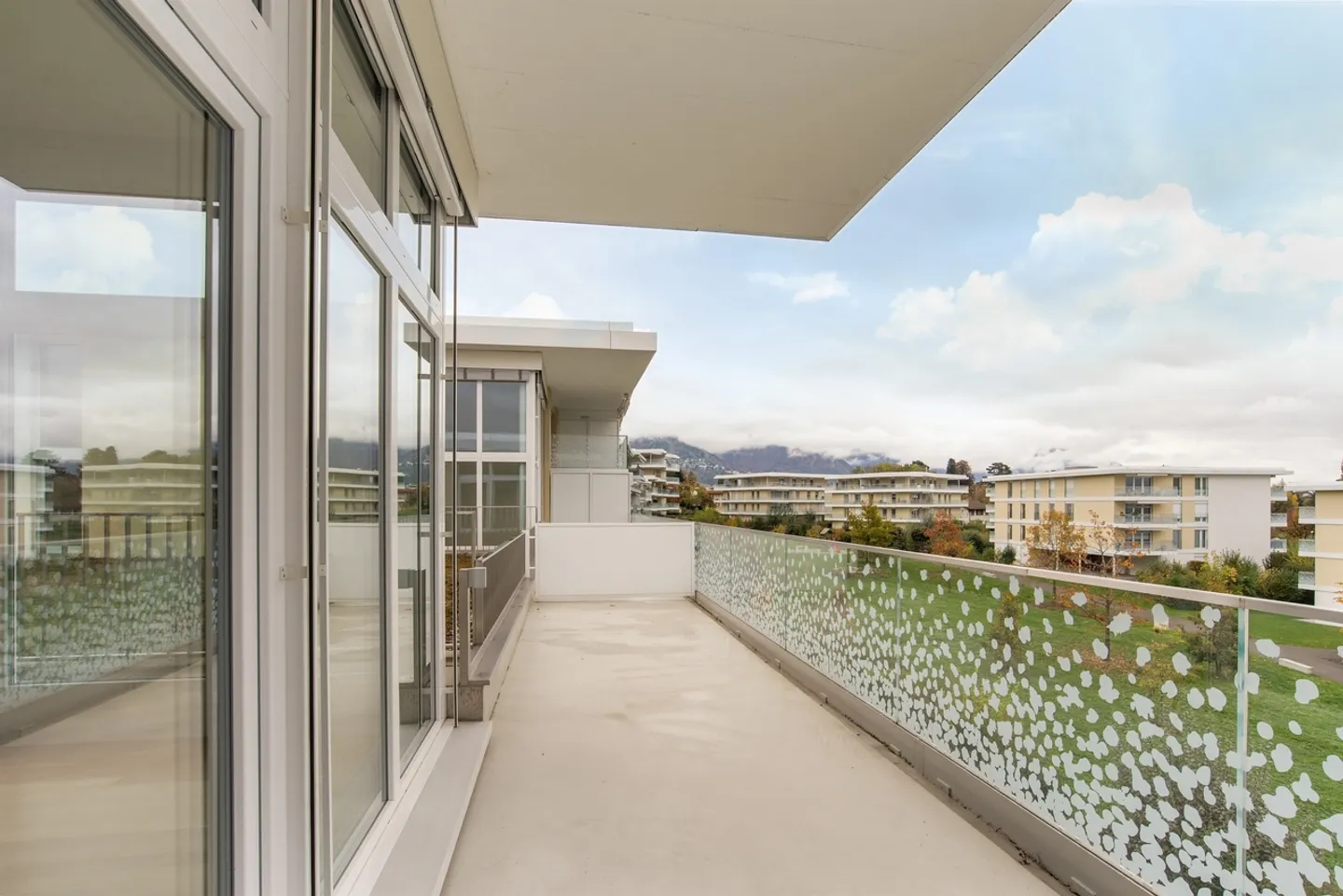 Moderne Eleganz zum Greifen nah - Foto 1 von 11