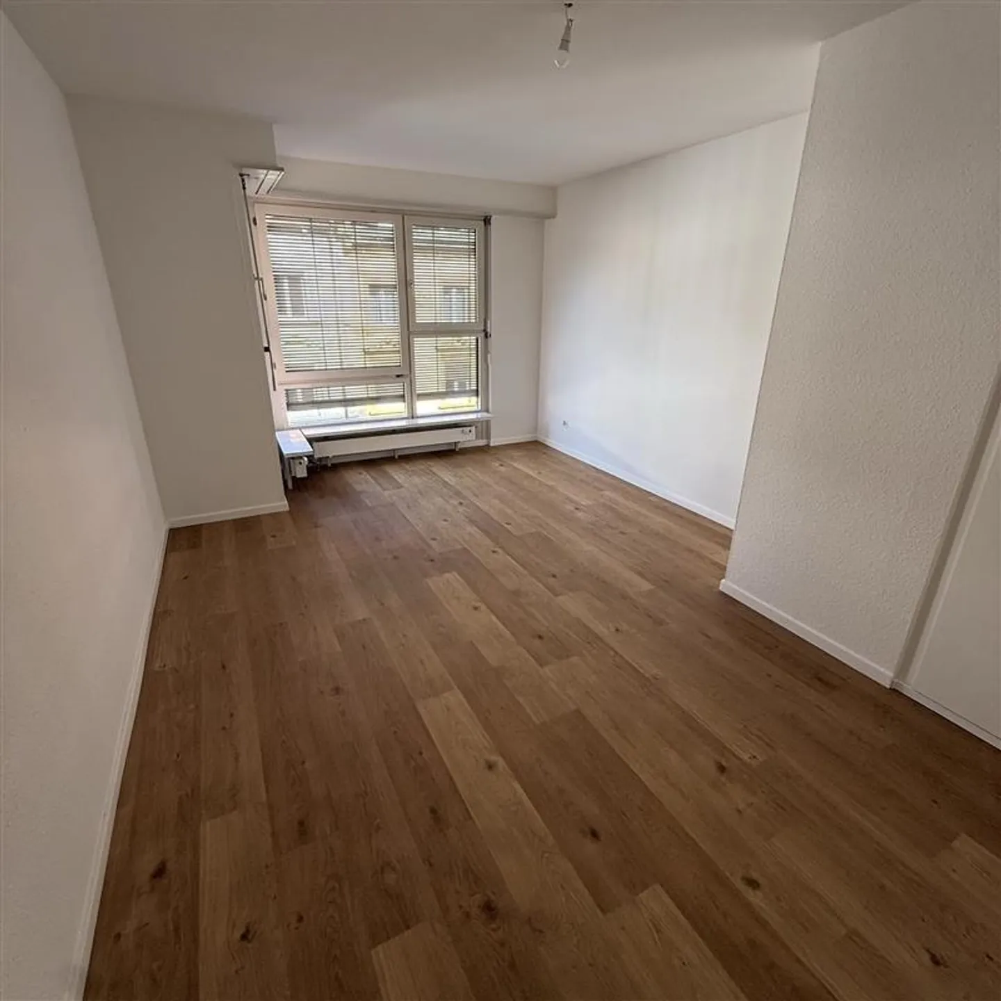 Tranquillo appartamento di 3.5 locali con balcone vicino al Reno - Foto 4 di 6