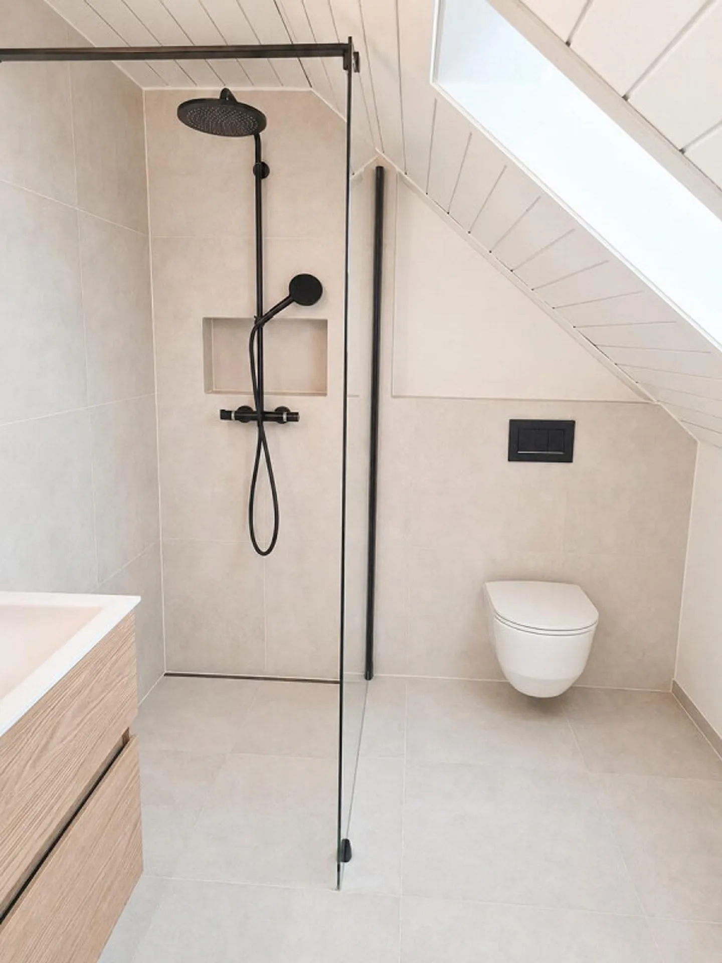 Stylishly renovated gem - Photo 7 of 12