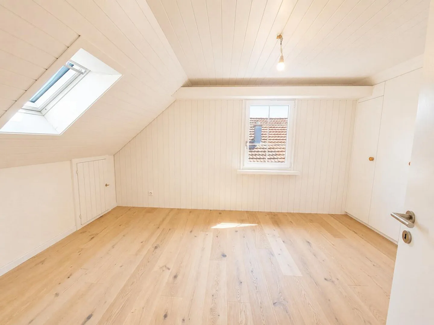 Stylishly renovated gem - Photo 9 of 12