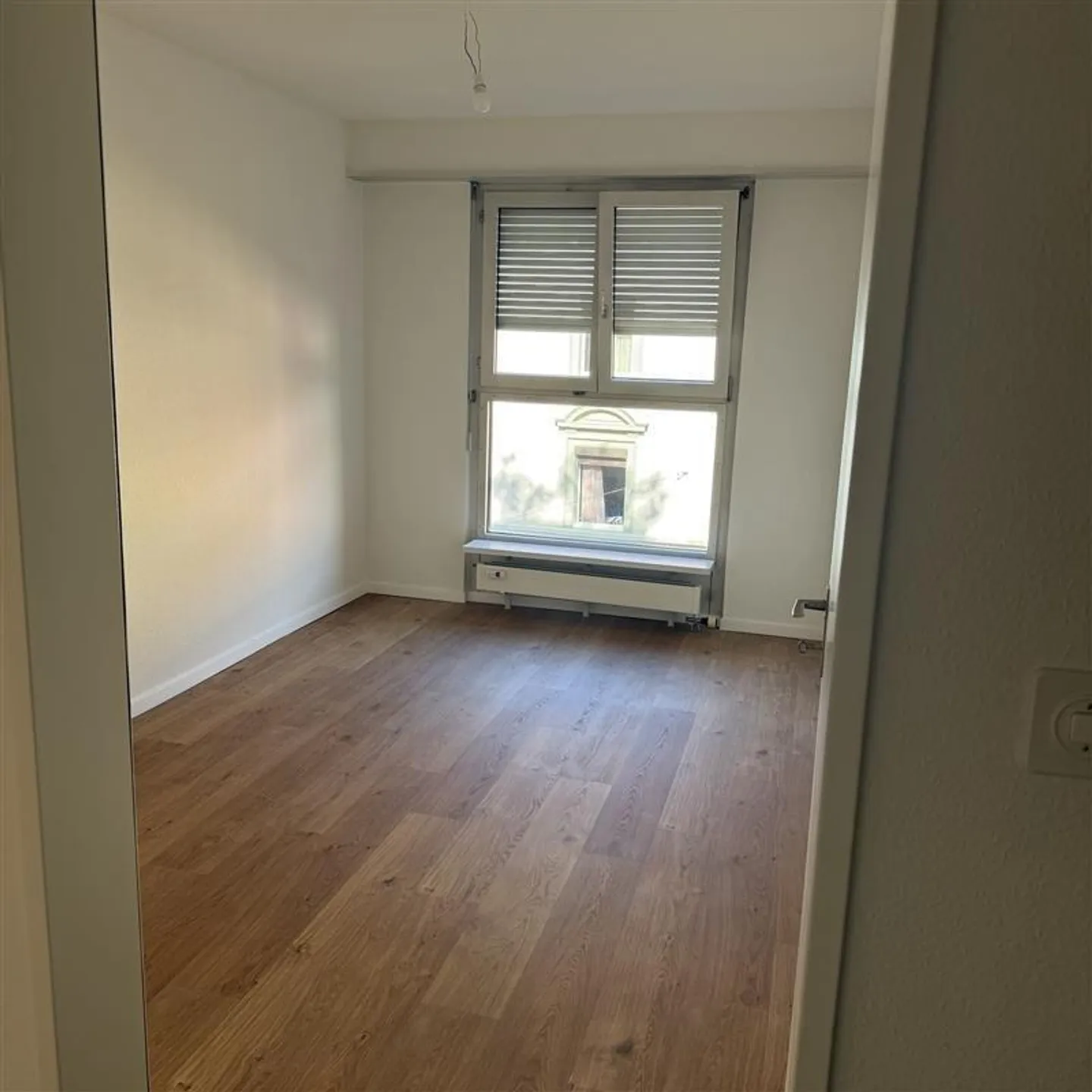 Tranquillo appartamento di 3.5 locali con balcone vicino al Reno - Foto 3 di 6
