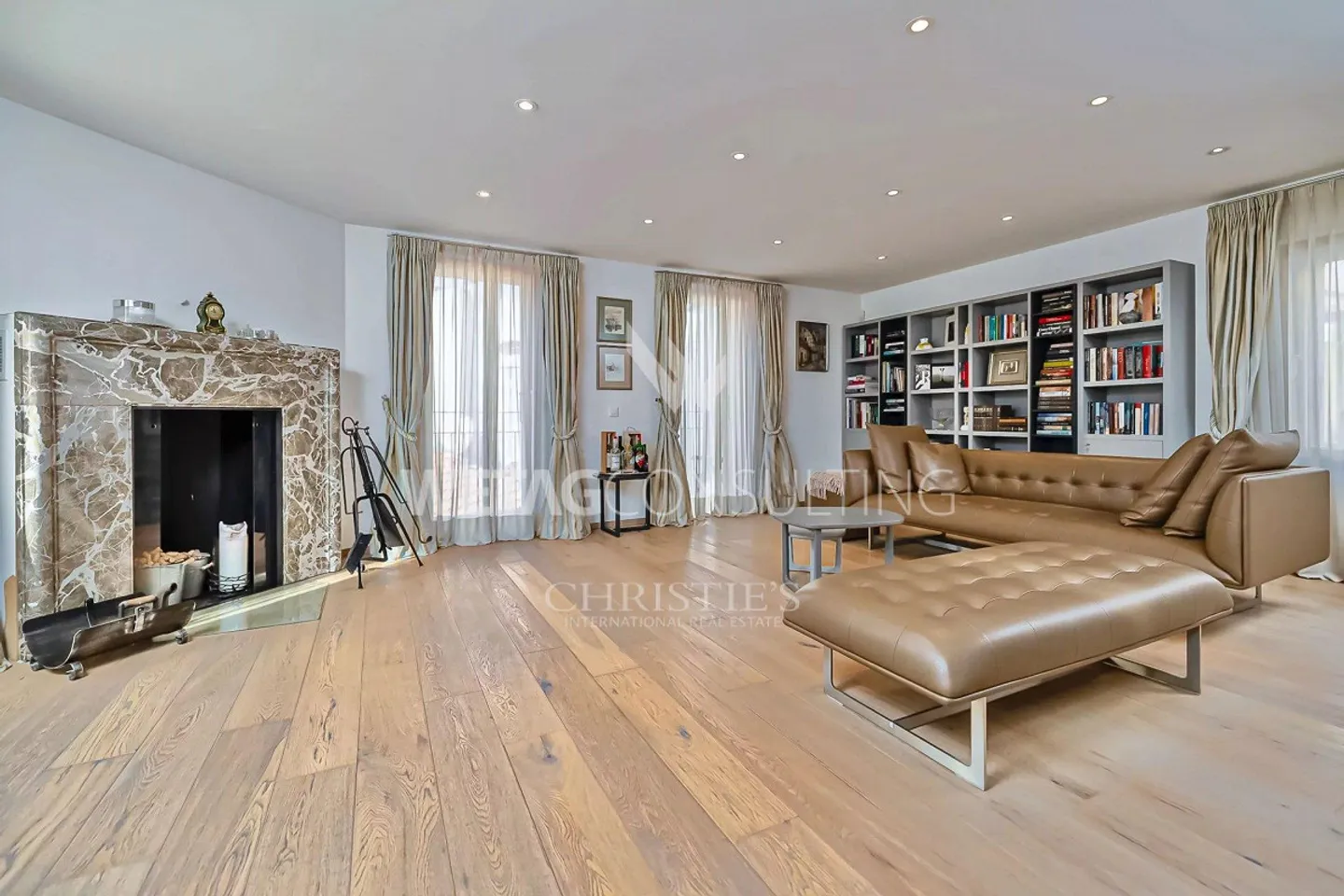 In vendita nel centro di Lugano-Sonvico elegante casa completamente ristrutturata - Foto 1 di 10