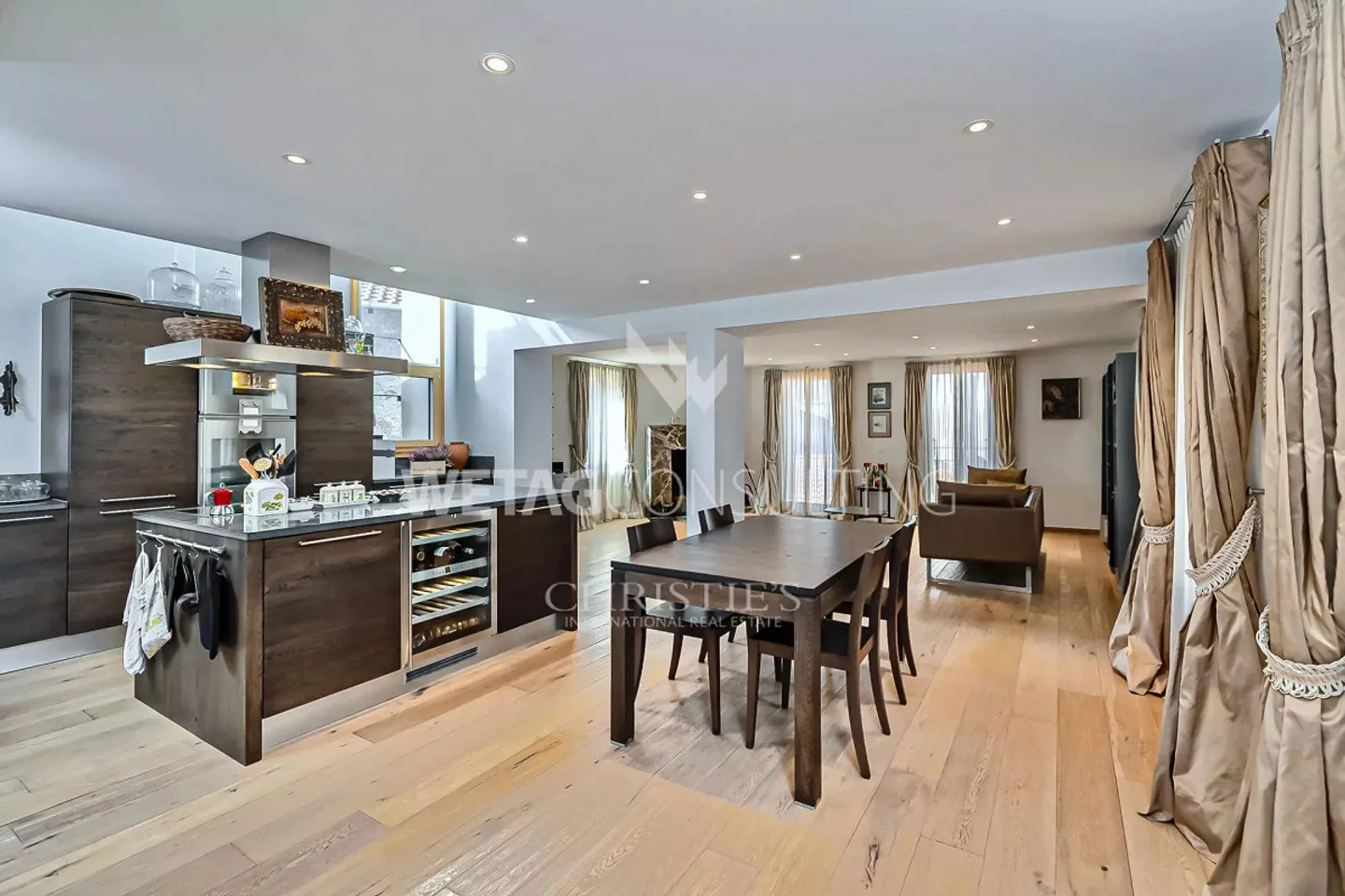 In vendita nel centro di Lugano-Sonvico elegante casa completamente ristrutturata - Foto 3 di 10