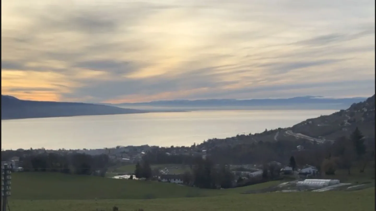 Bella casa familiare a St-Légier con vista sul lago - Foto 3 di 13
