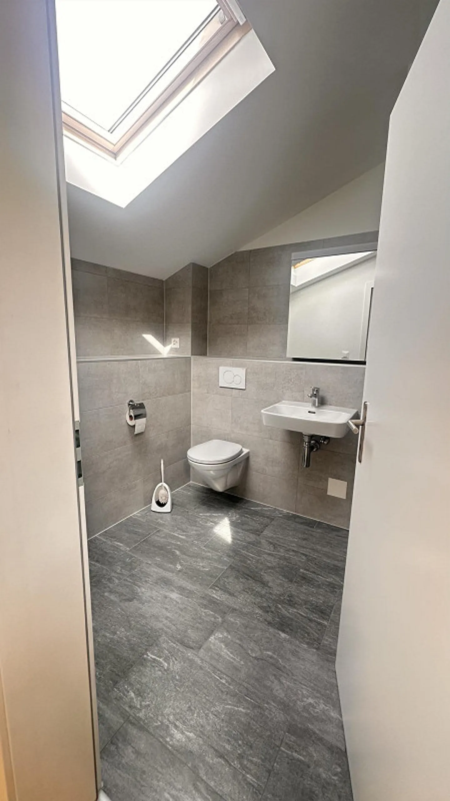 Appartement élégant de 4,5 pièces avec galerie dans un emplacement calme - Photo 7 sur 9