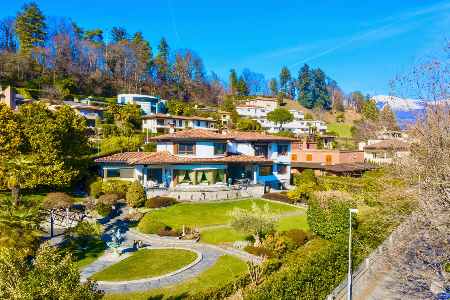 «Luxusvilla in Lugano zu verkaufen – Blick auf den See, den Garten und den Pool» - Foto 2 von 14