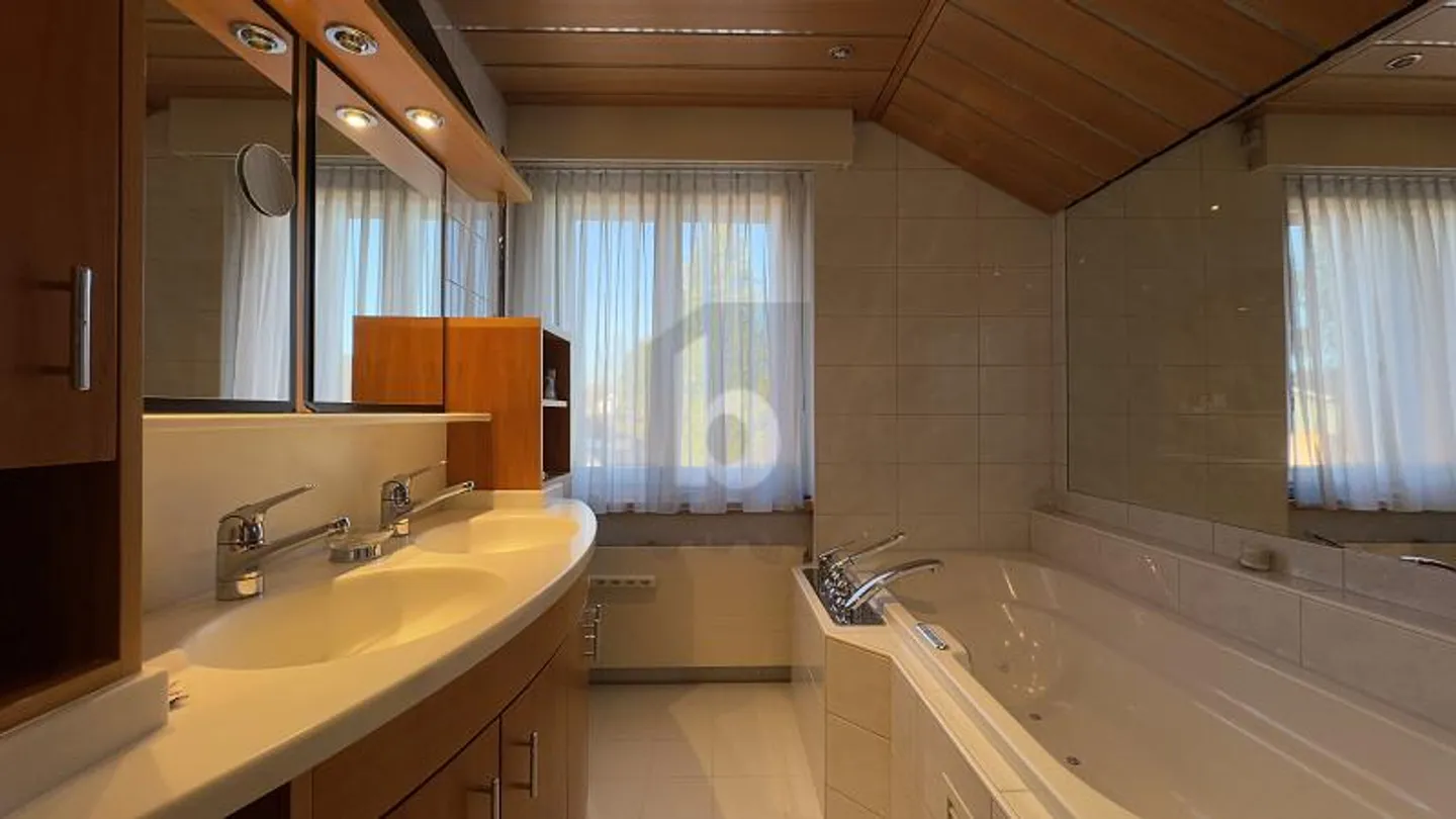 EXKLUSIV, SONNIG UND FAMILIENFREUNDLICH - Foto 5 von 6