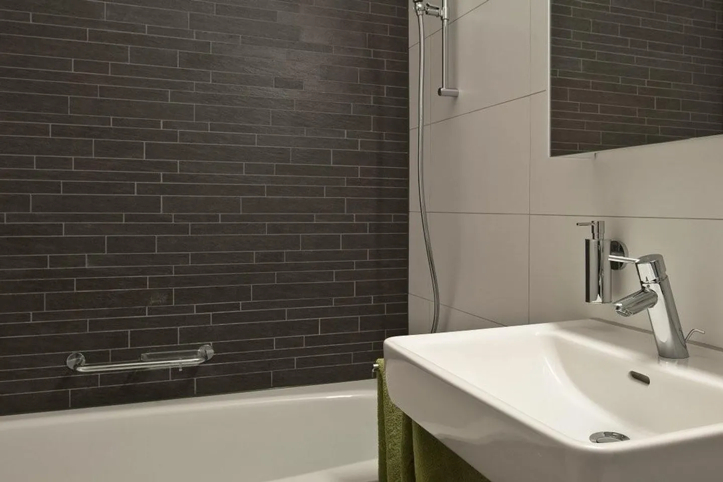 Stylish Attic Apartment with Terrace - Photo 6 of 8