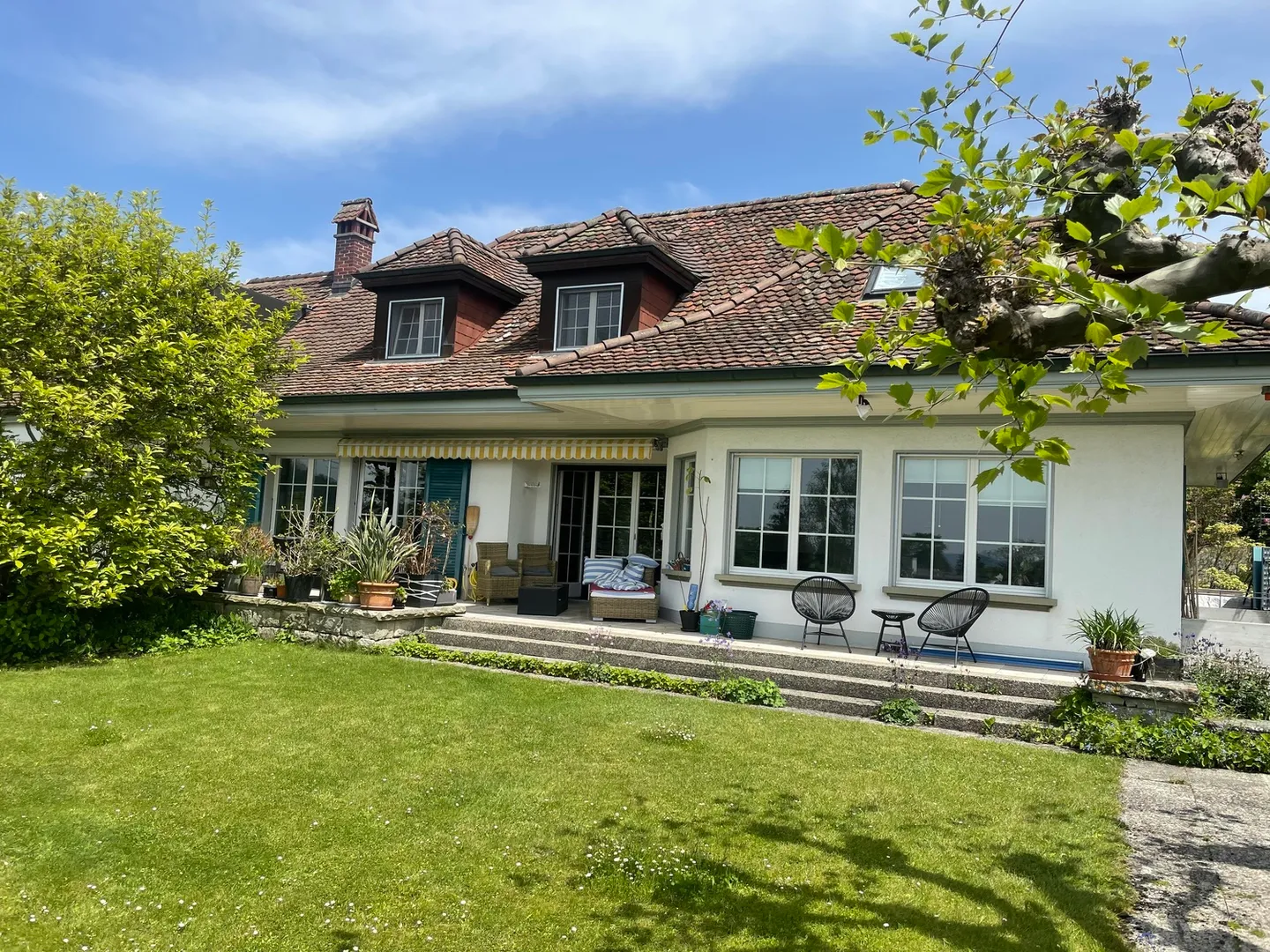 Charming House with Garden - Photo 1 of 8