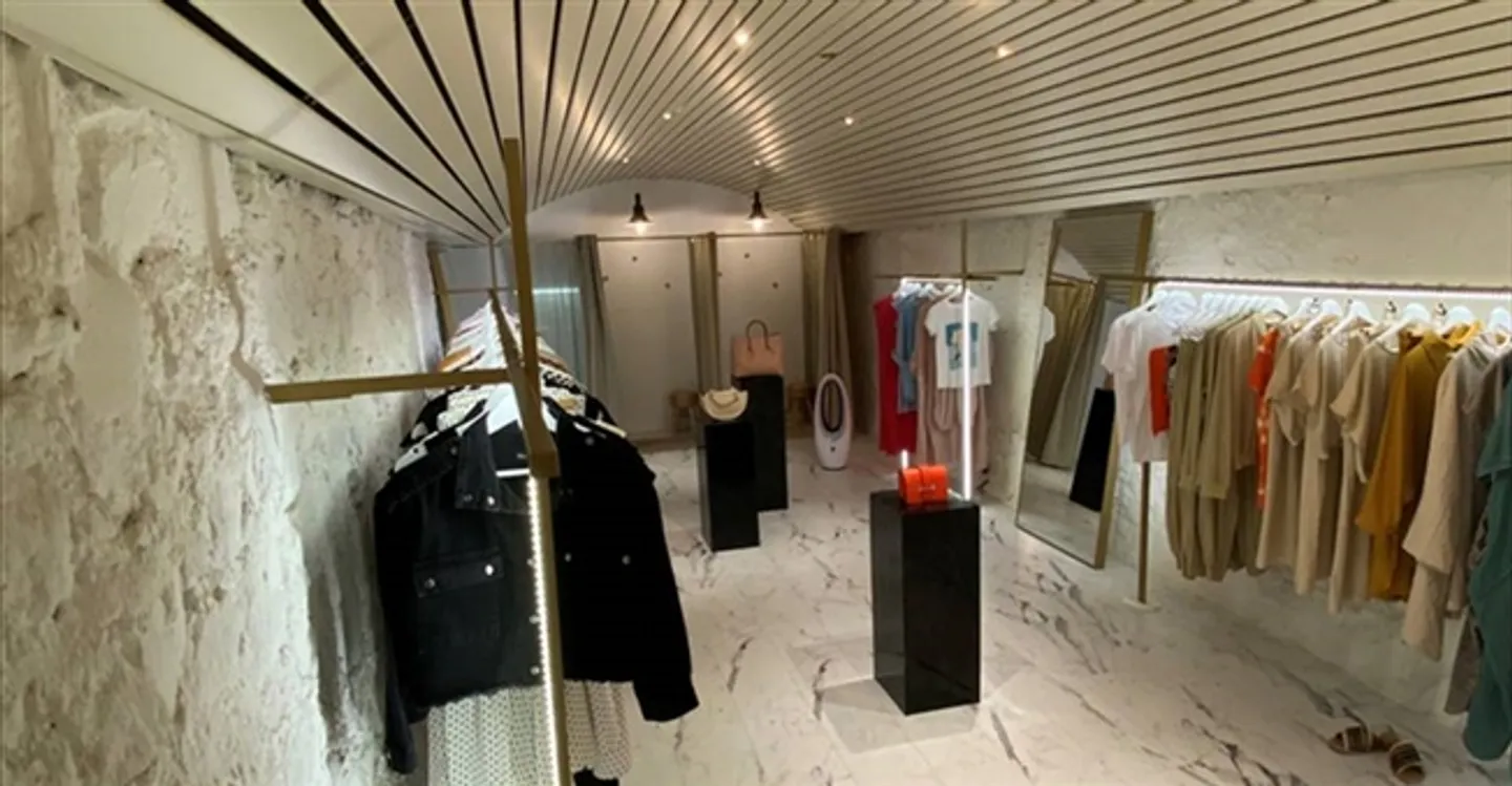 Commerce - Photo 7 of 10