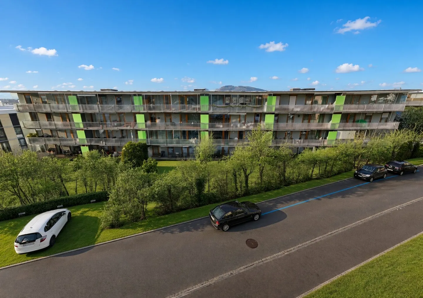 Attractive 4 1/2 room city apartment with 2 balconies & panoramic view - Photo 10 of 11